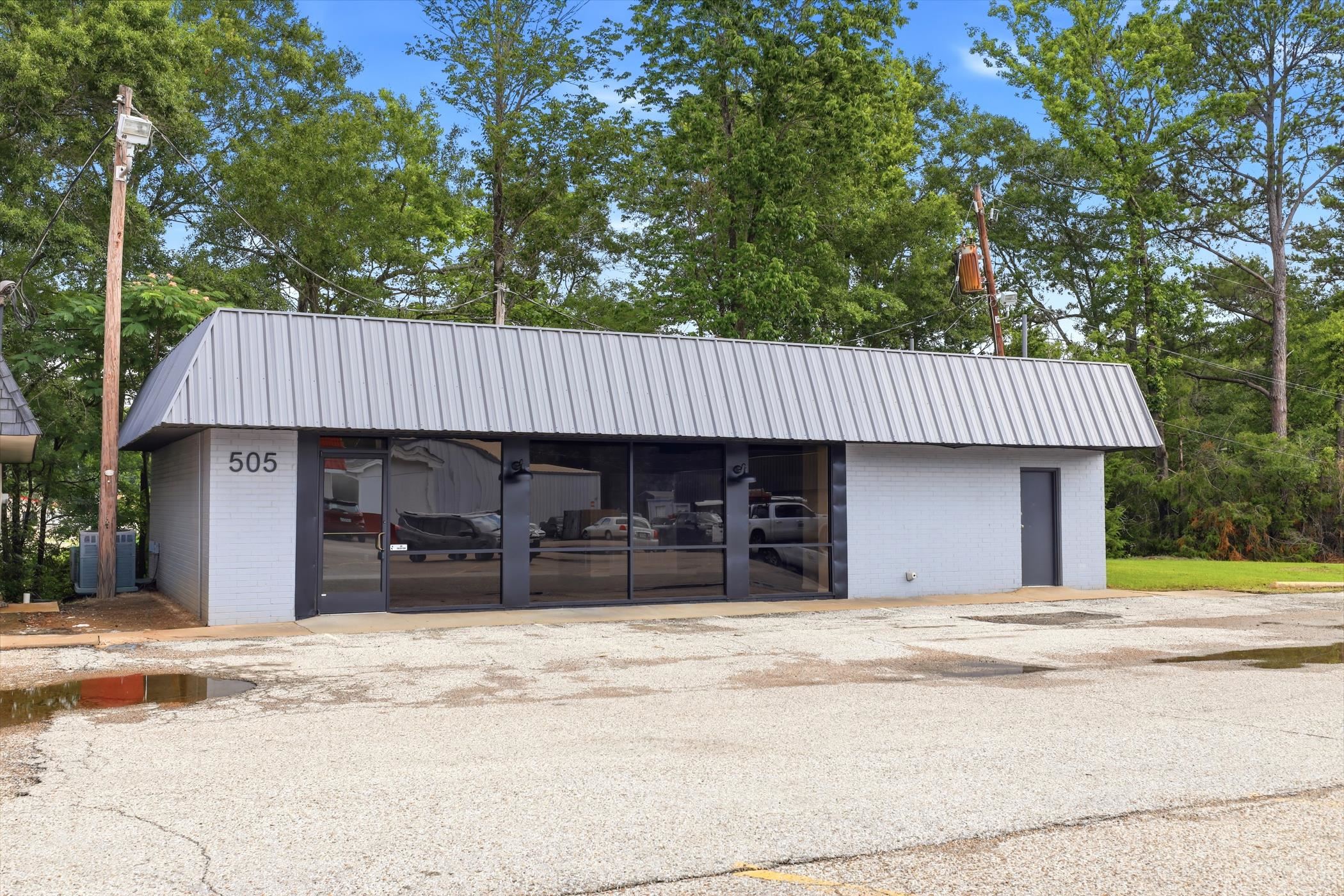 505 US Highway 271 S — photo