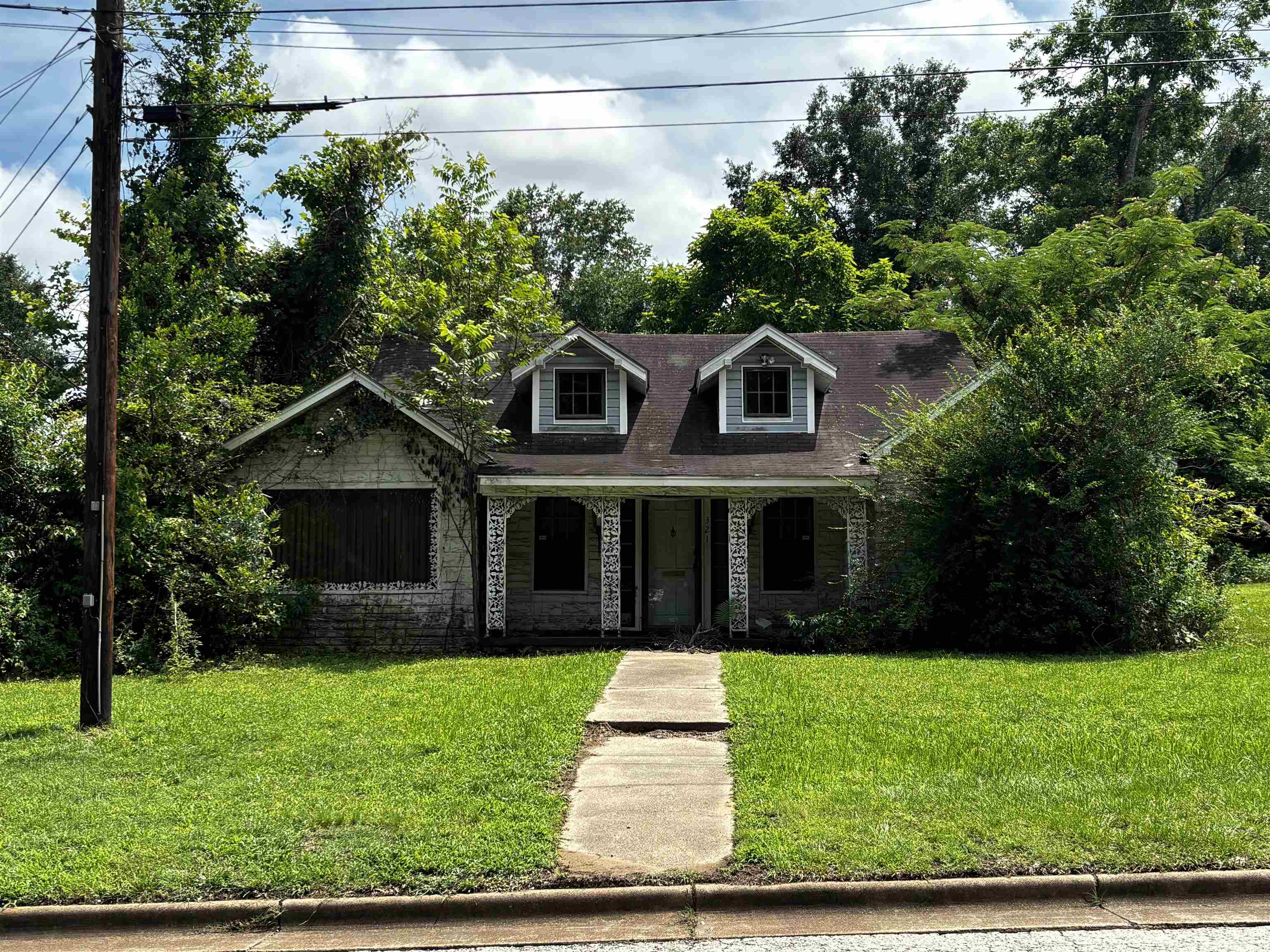 321 E Butler, Gilmer, TX 75644 — photo 2