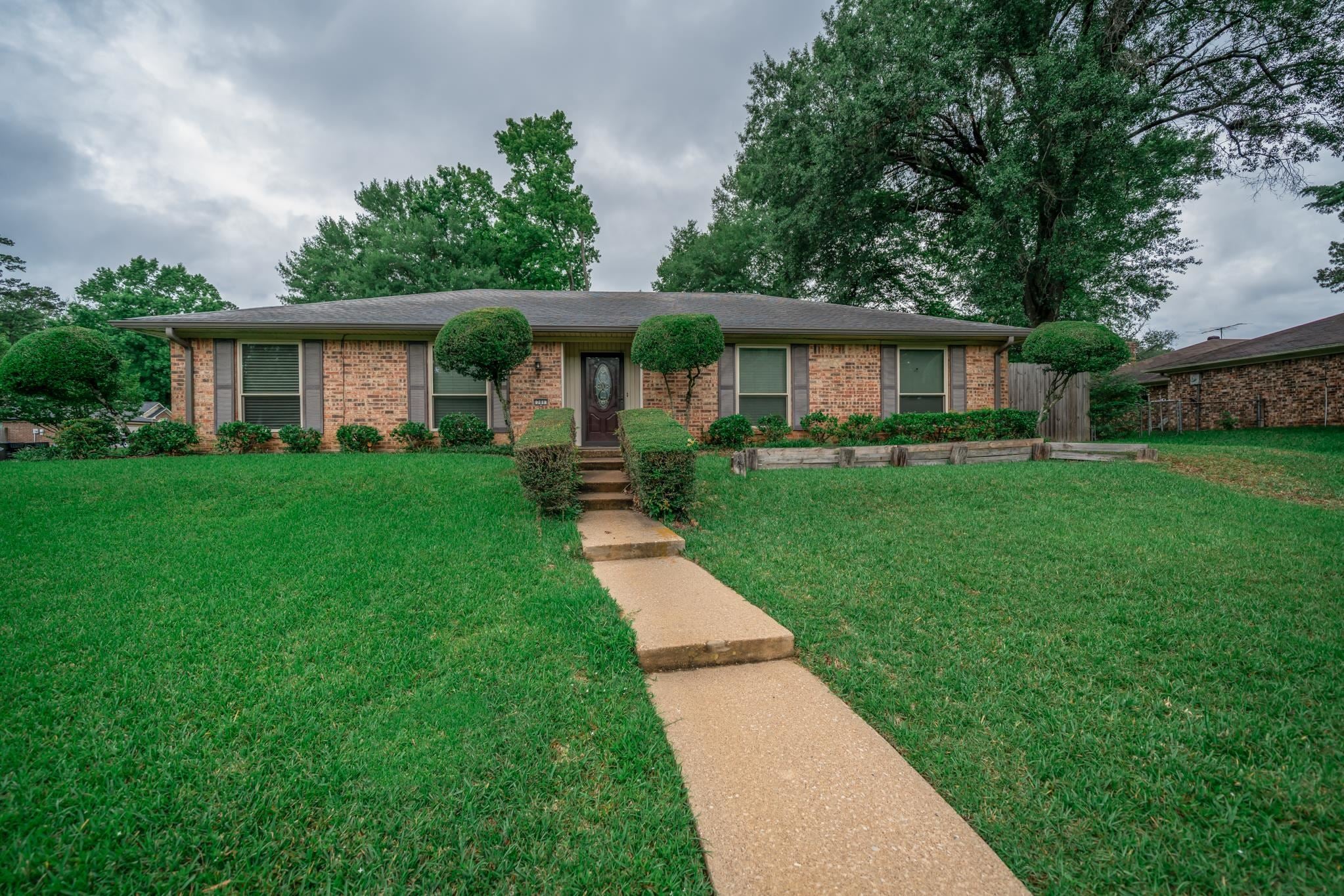 701 Willowood St. — photo