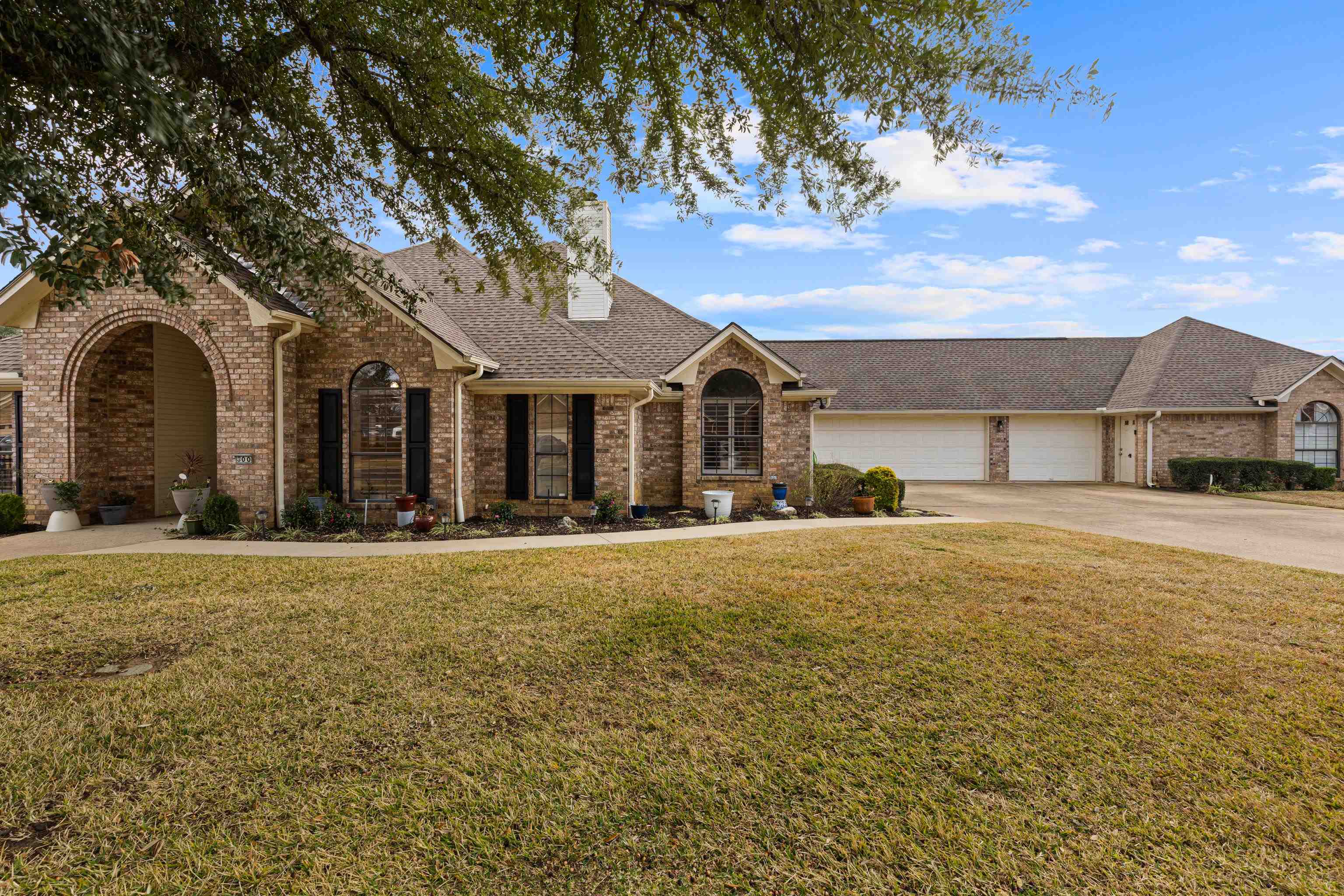 300 Mill Run Dr — photo