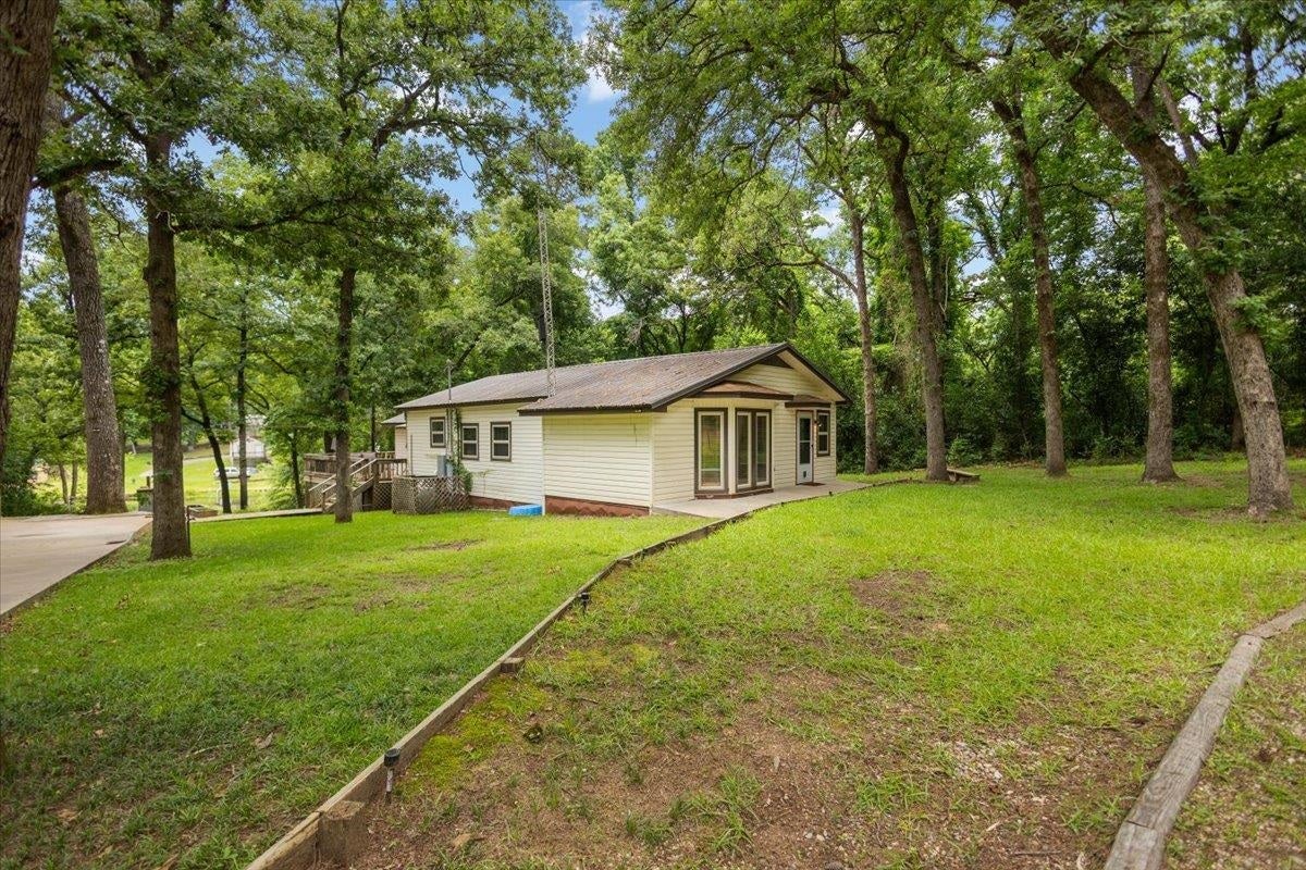 20584 E Grove Club Lake Road — photo