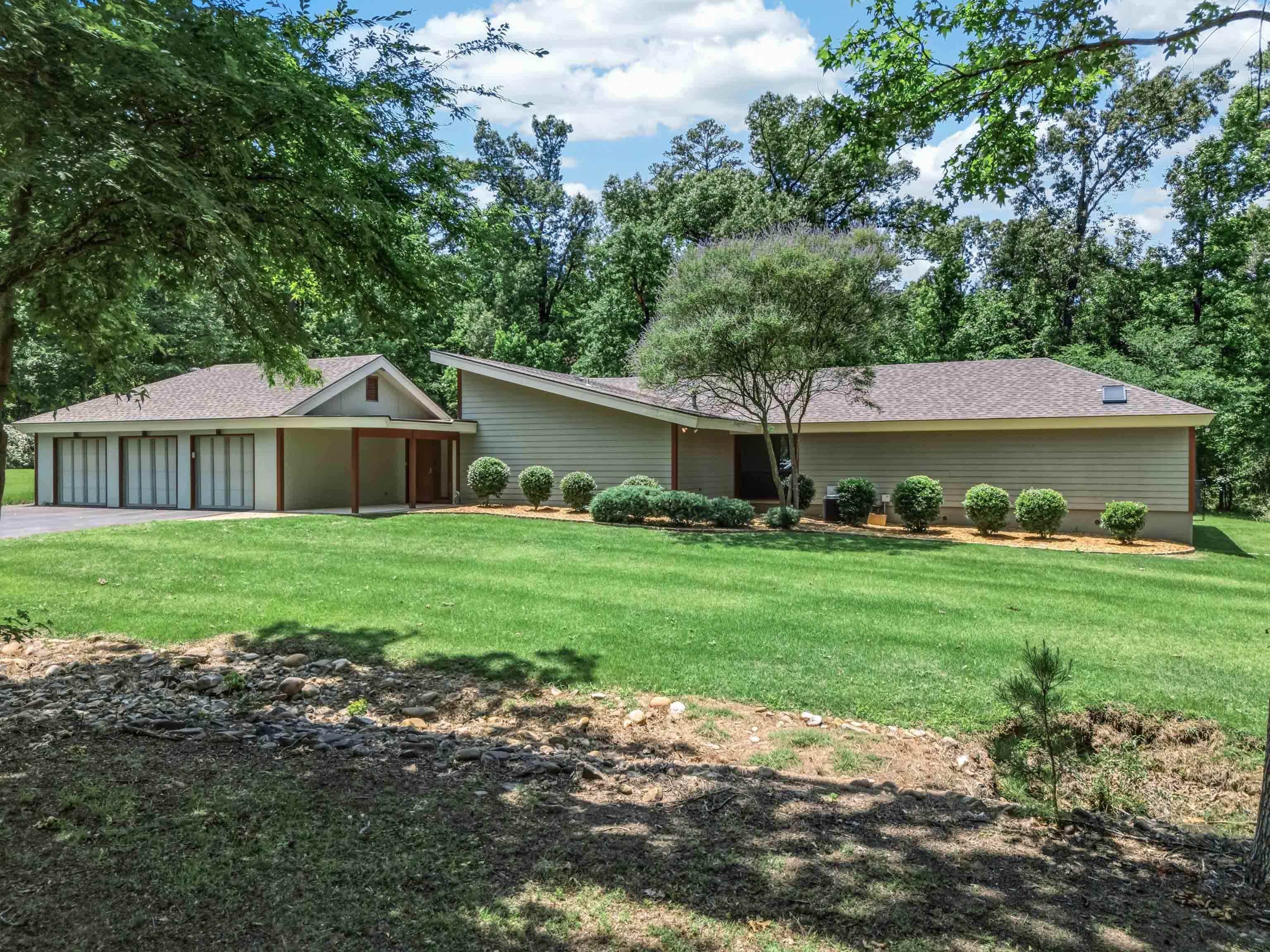 740 Hillburn Rd — photo
