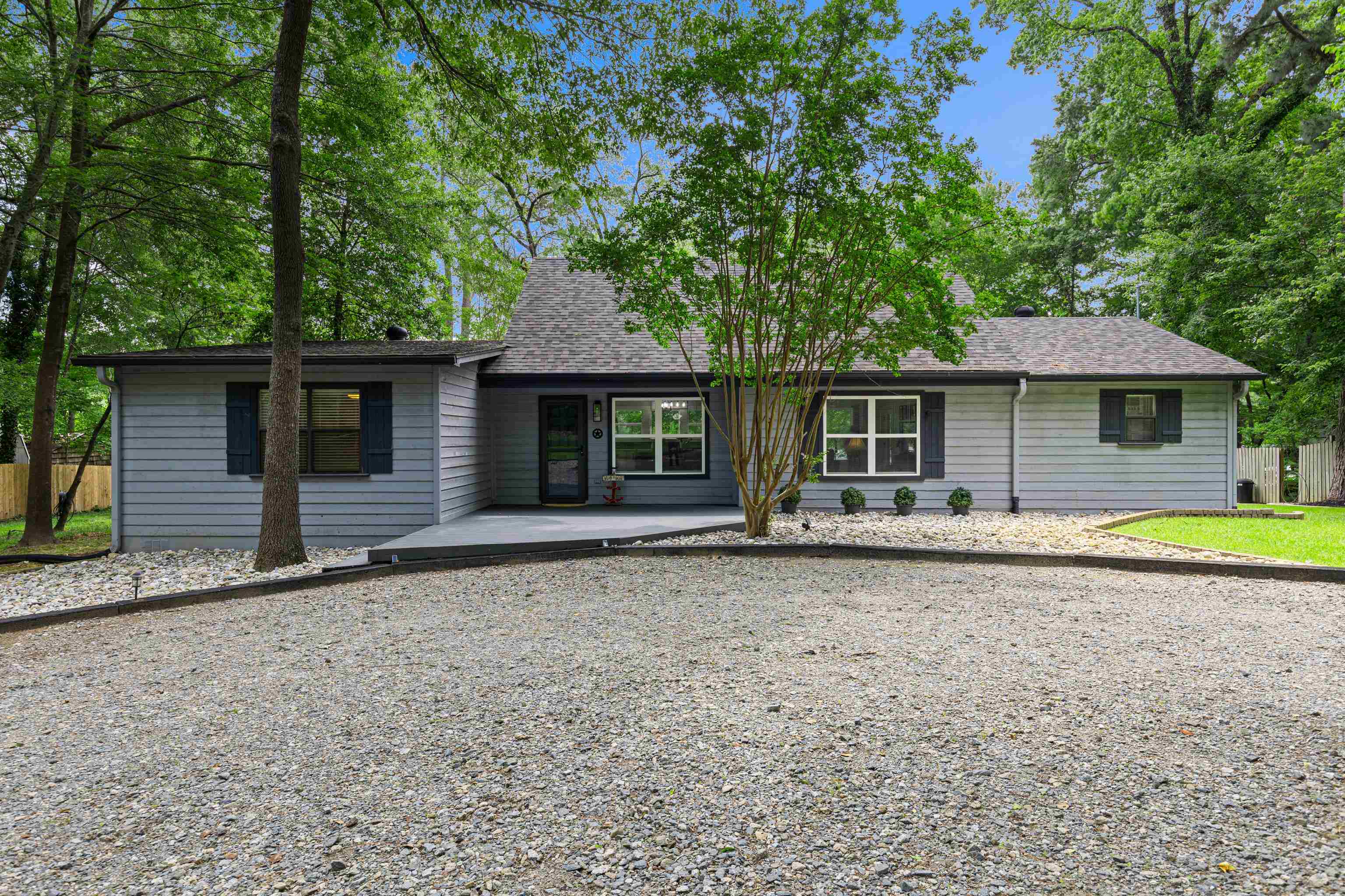 1073 S Lake Dr — photo