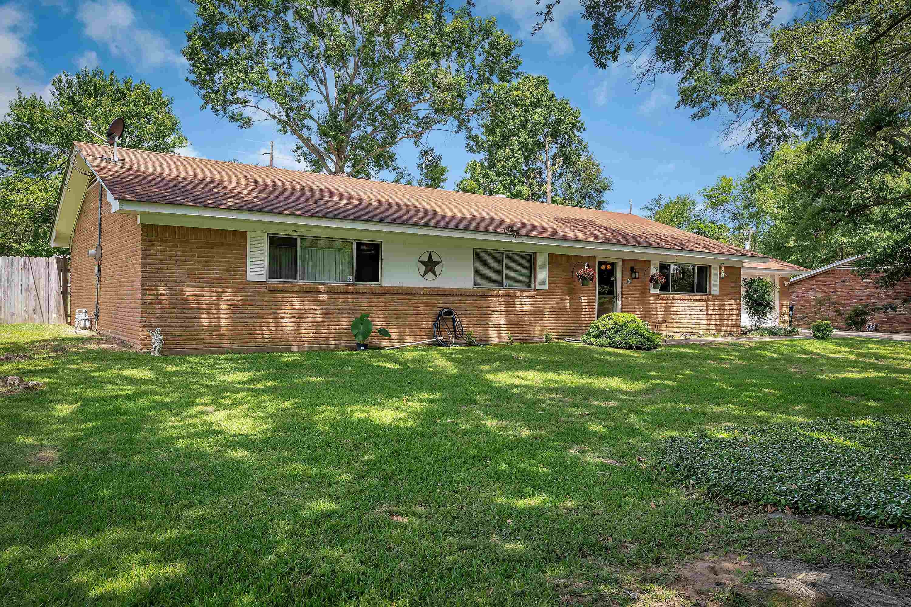 717 Kay Dr — photo