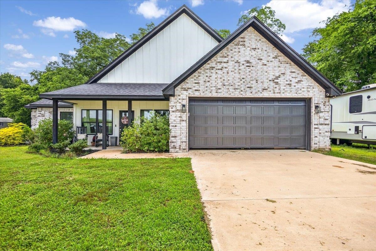 109 CR 4612 — photo