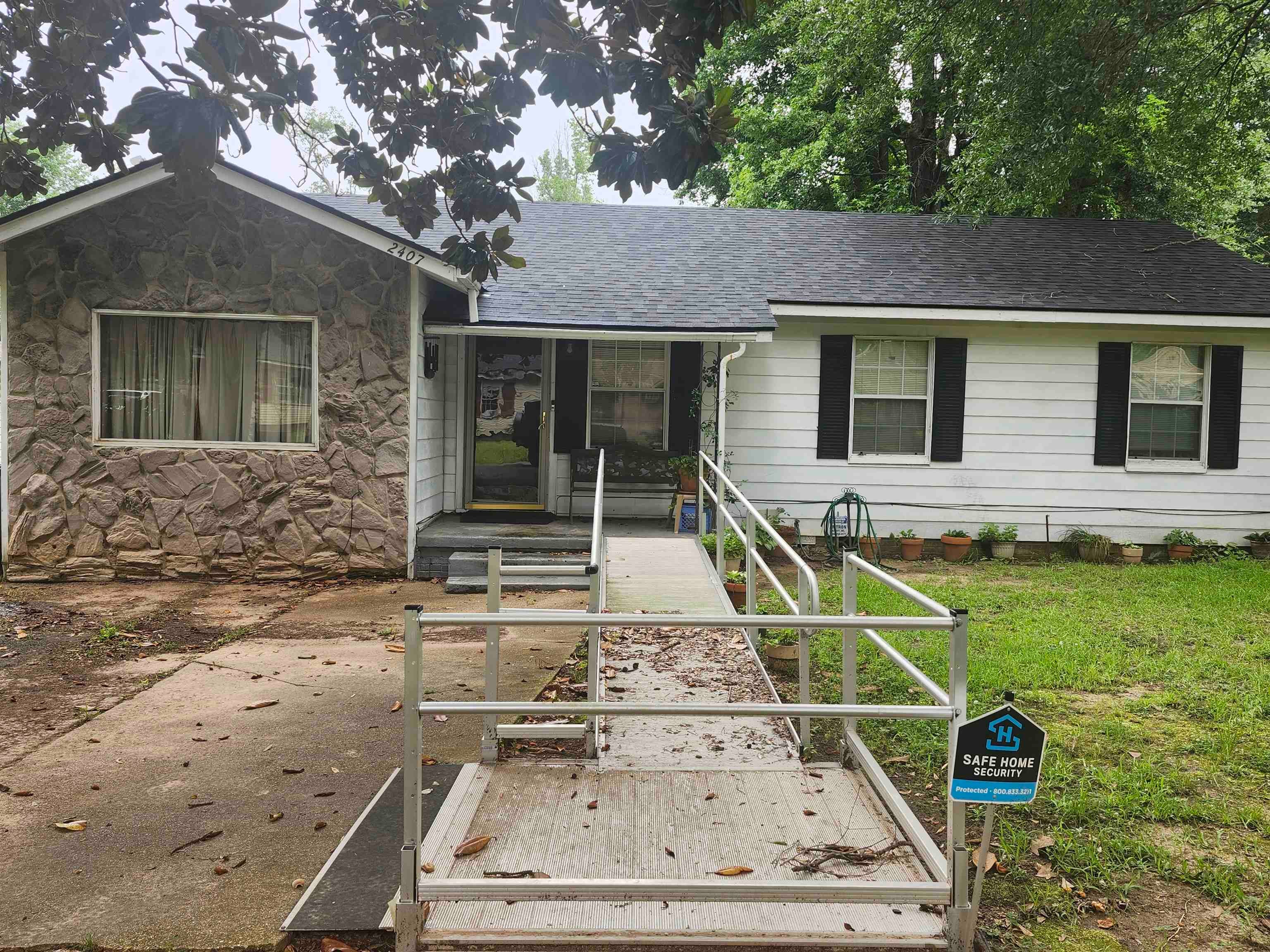 2407 Bryan St. — photo