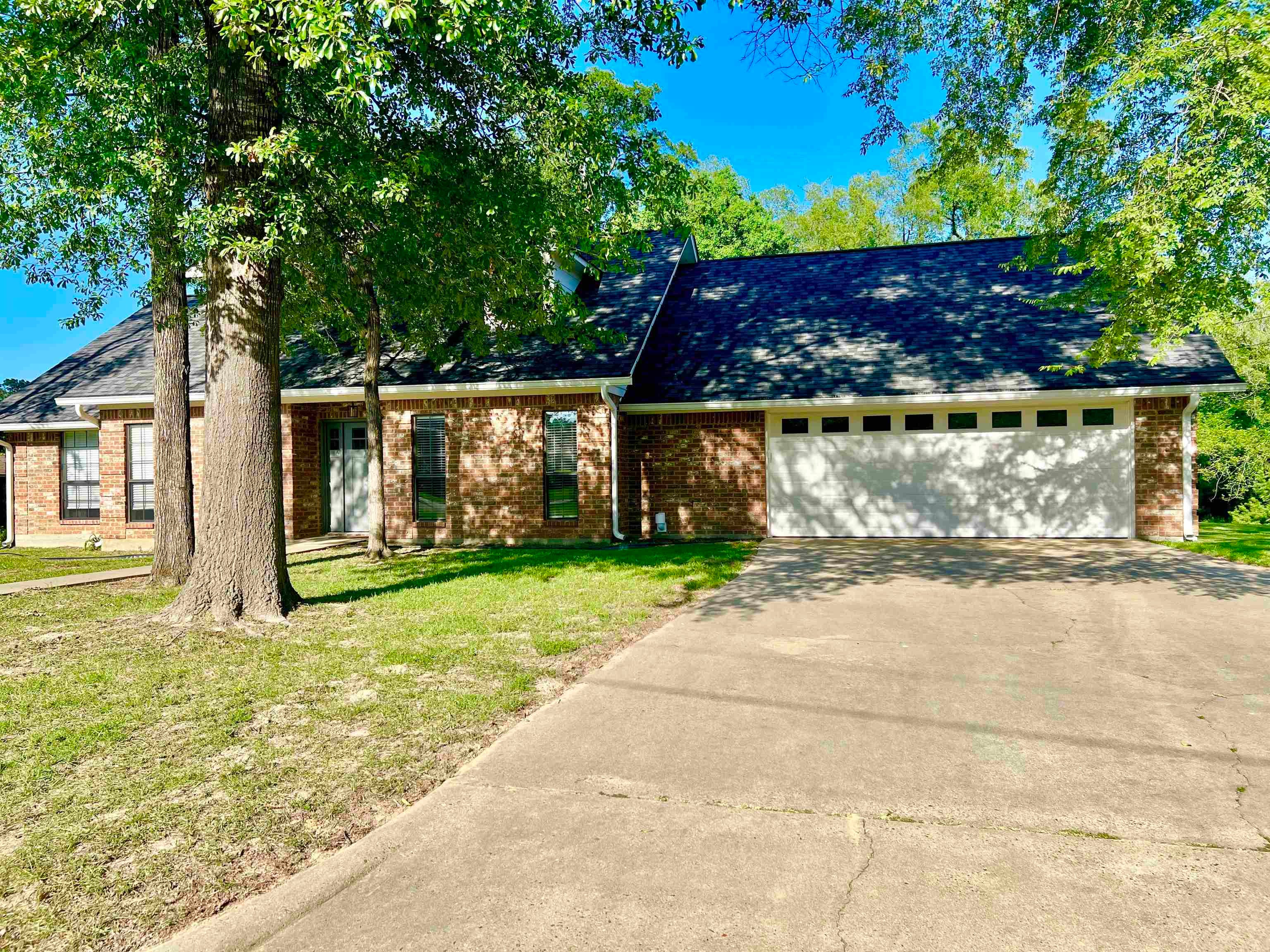 1021 University Dr — photo