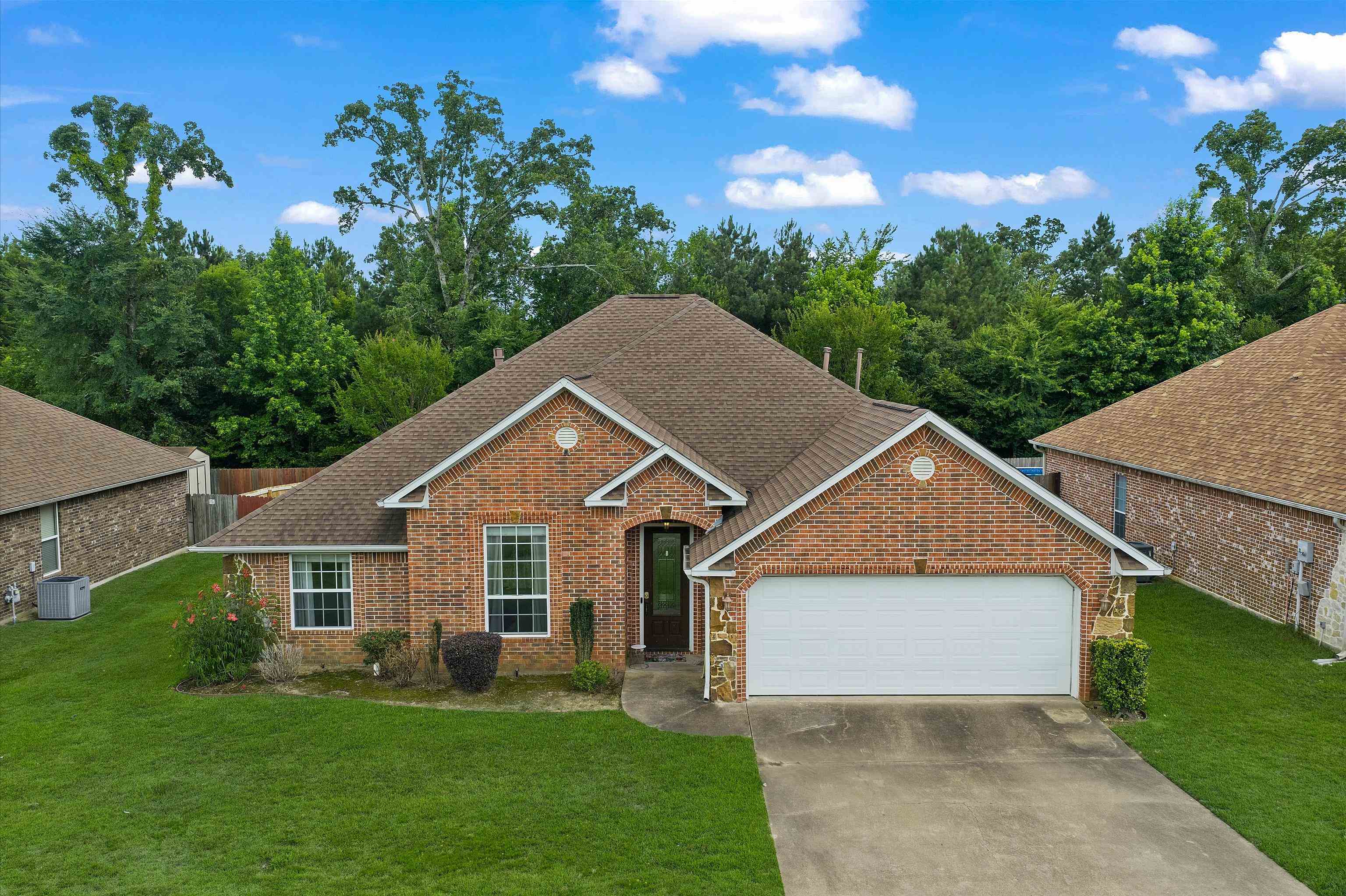 4406 Red Oak Trl — photo