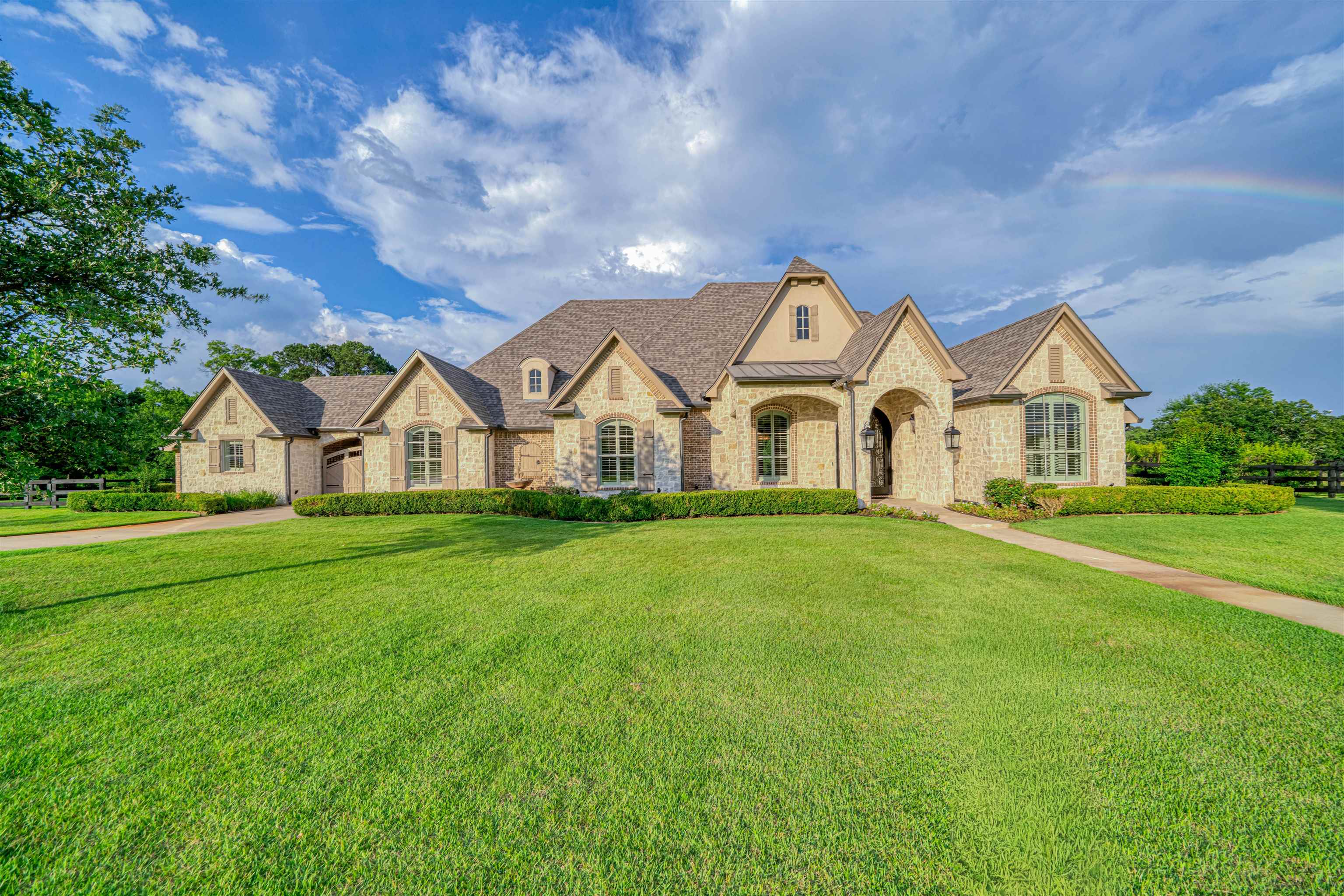 215 Buffalo Creek Drive — photo