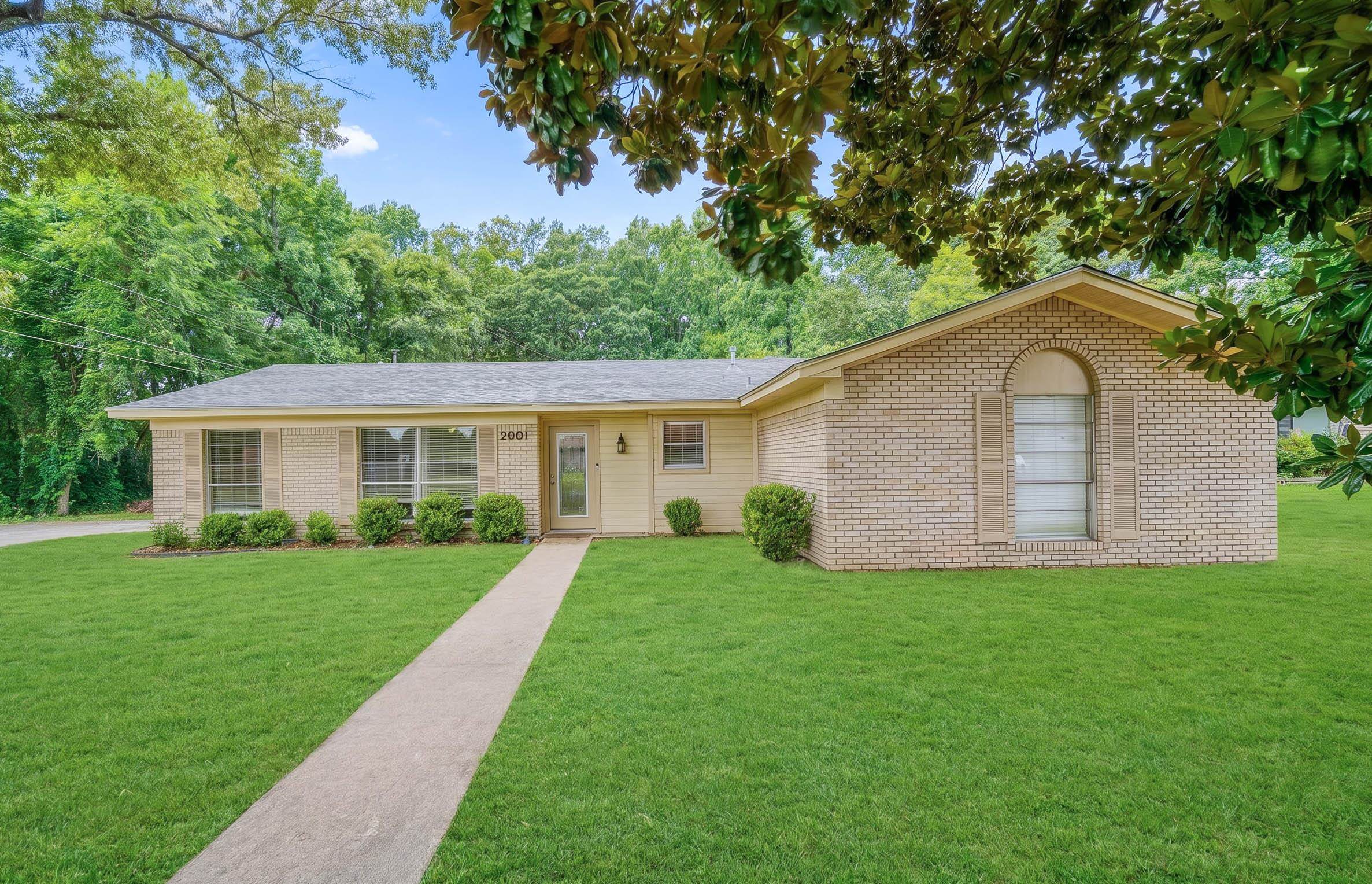 2801 Sherwood Dr — photo
