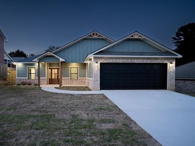 703 Bluebonnet Ln — photo