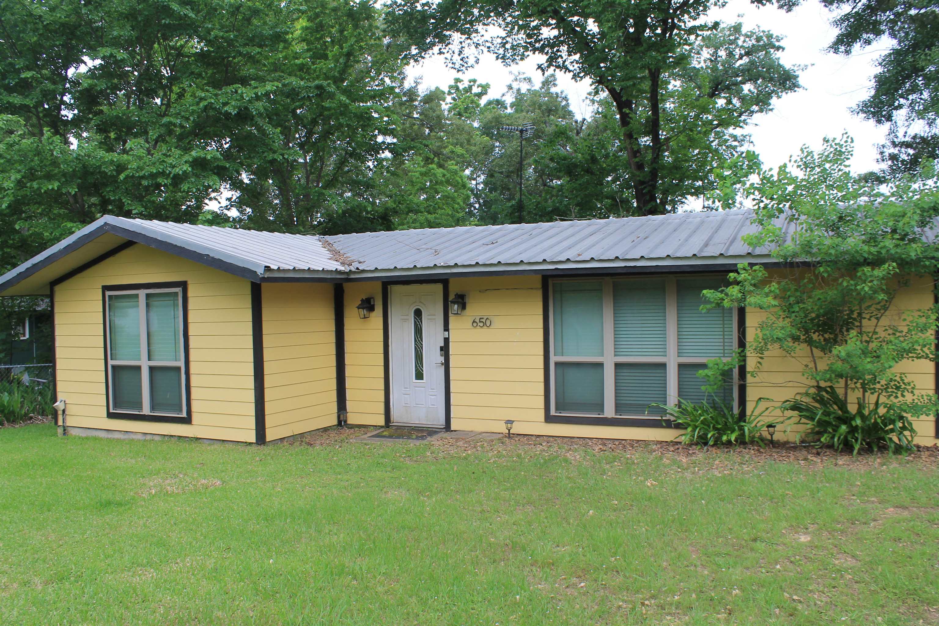 650 Crestwood Drive — photo