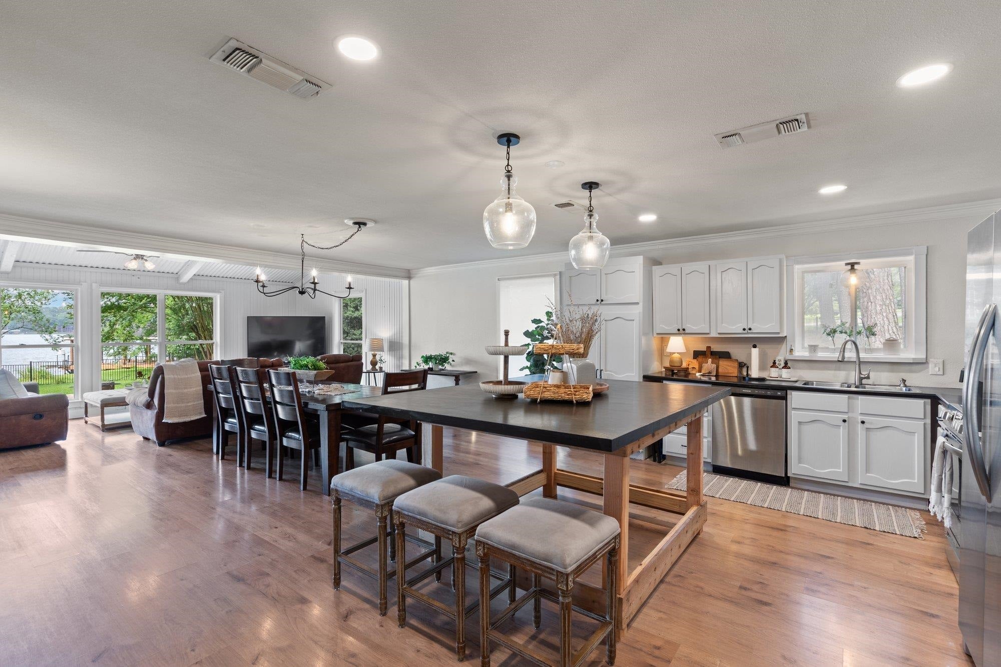 331 Spring Creek Dr — photo
