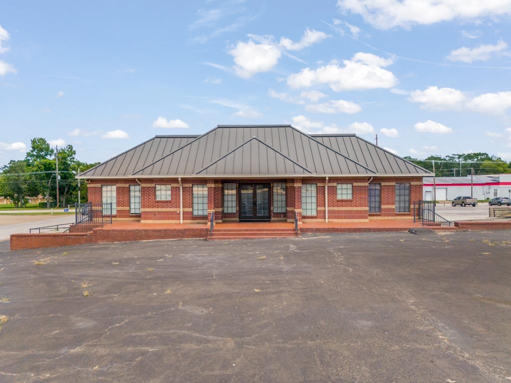 112 US Hwy 271 N — photo