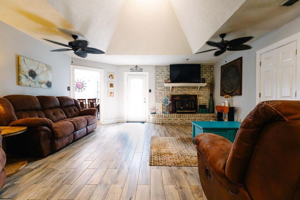 1005 Warren Dr. — photo