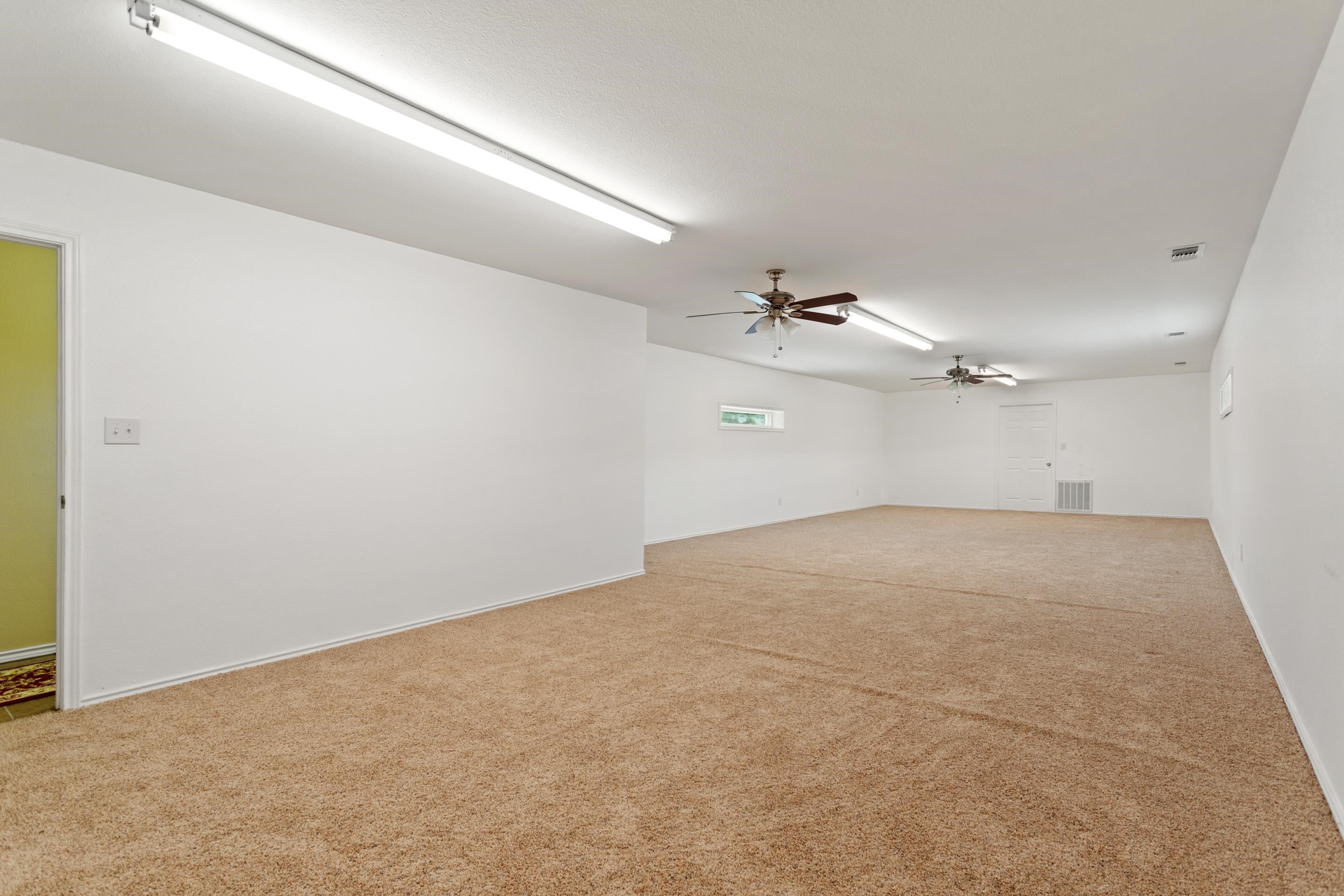 672 CR 4960 — photo