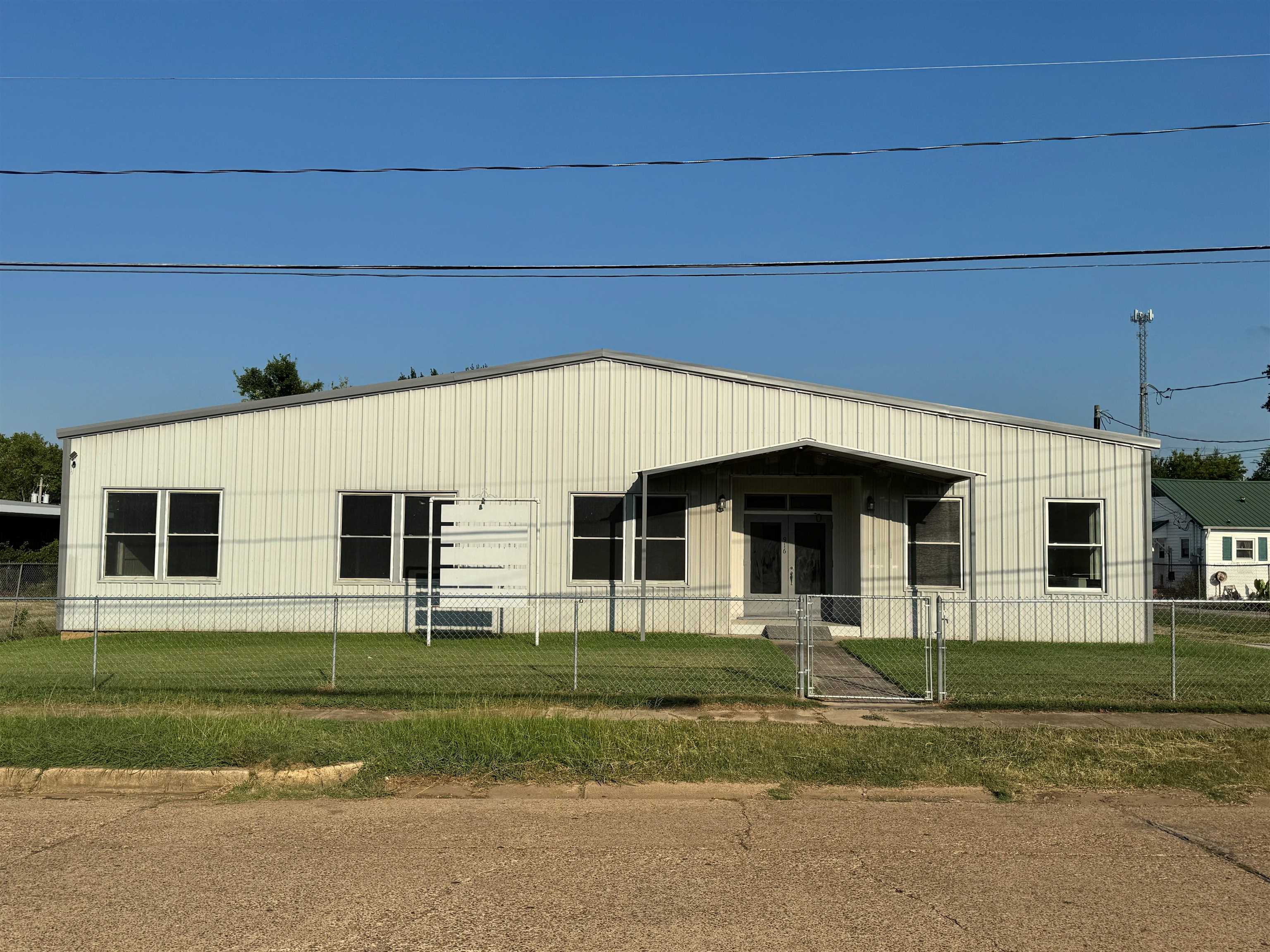 916 N Longview Street — photo