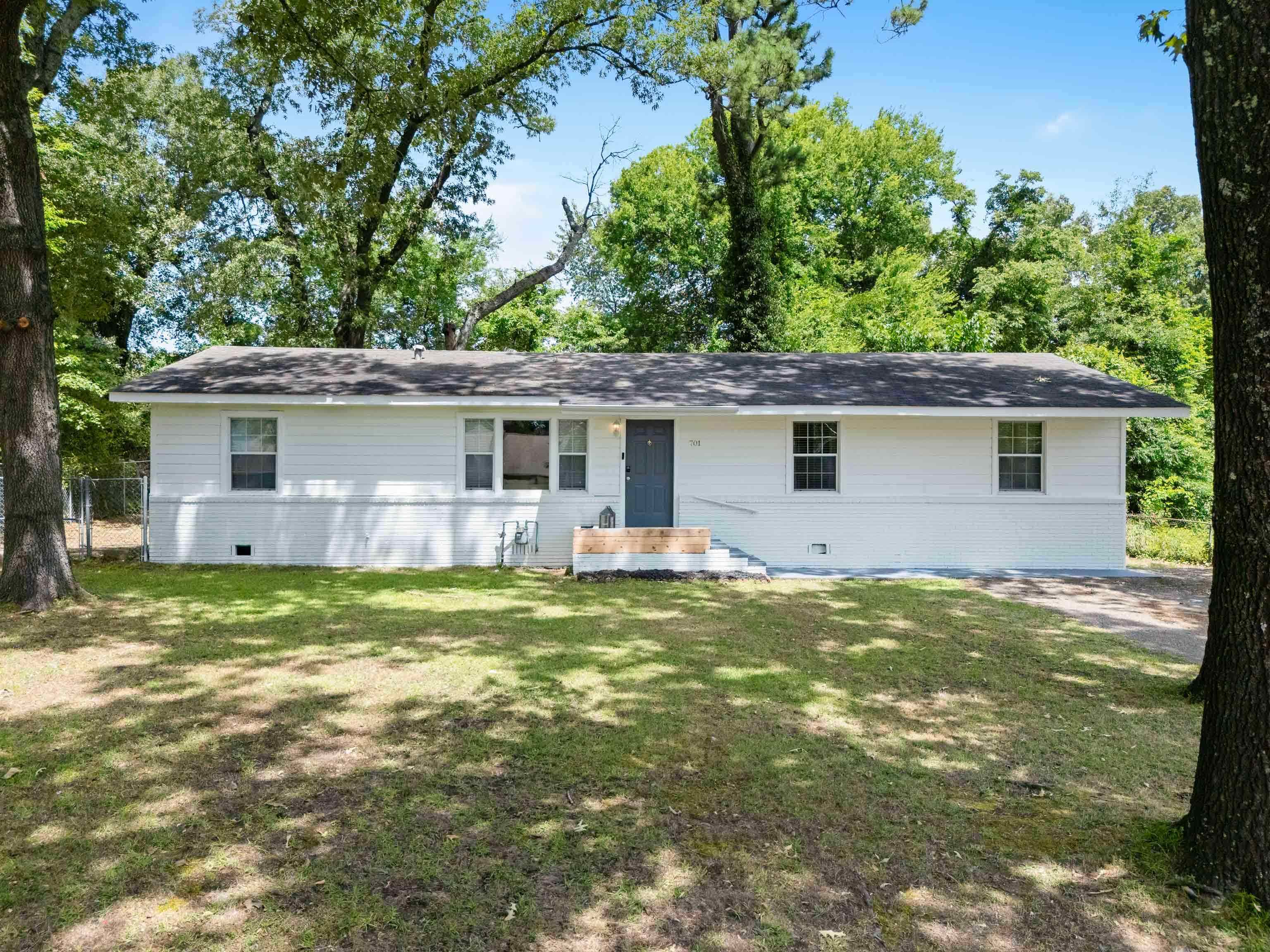 701 Acorn Dr — photo