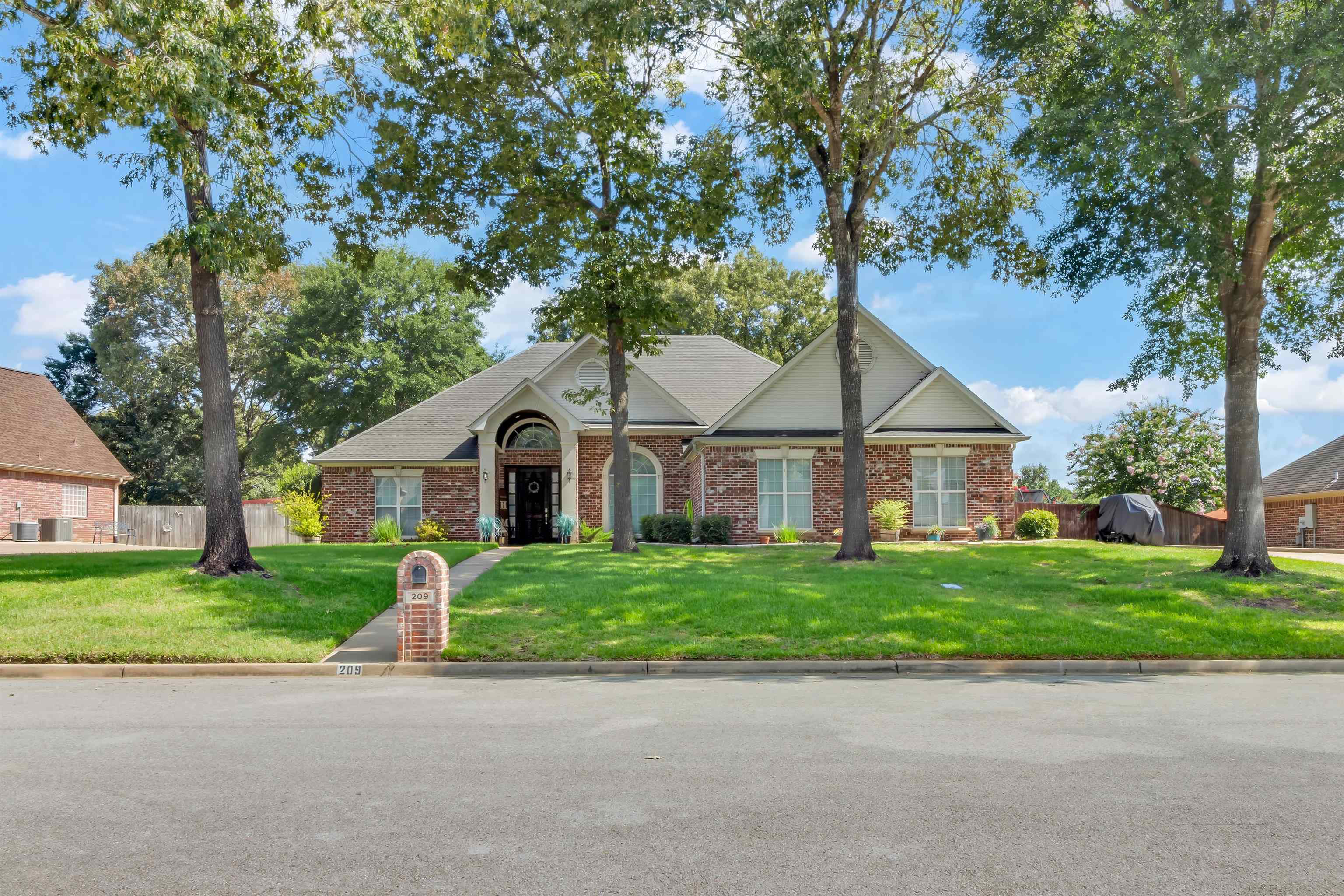 209 Travis Peak Trl — photo