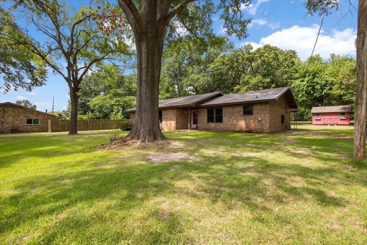 8189 Lakeside Drive — photo