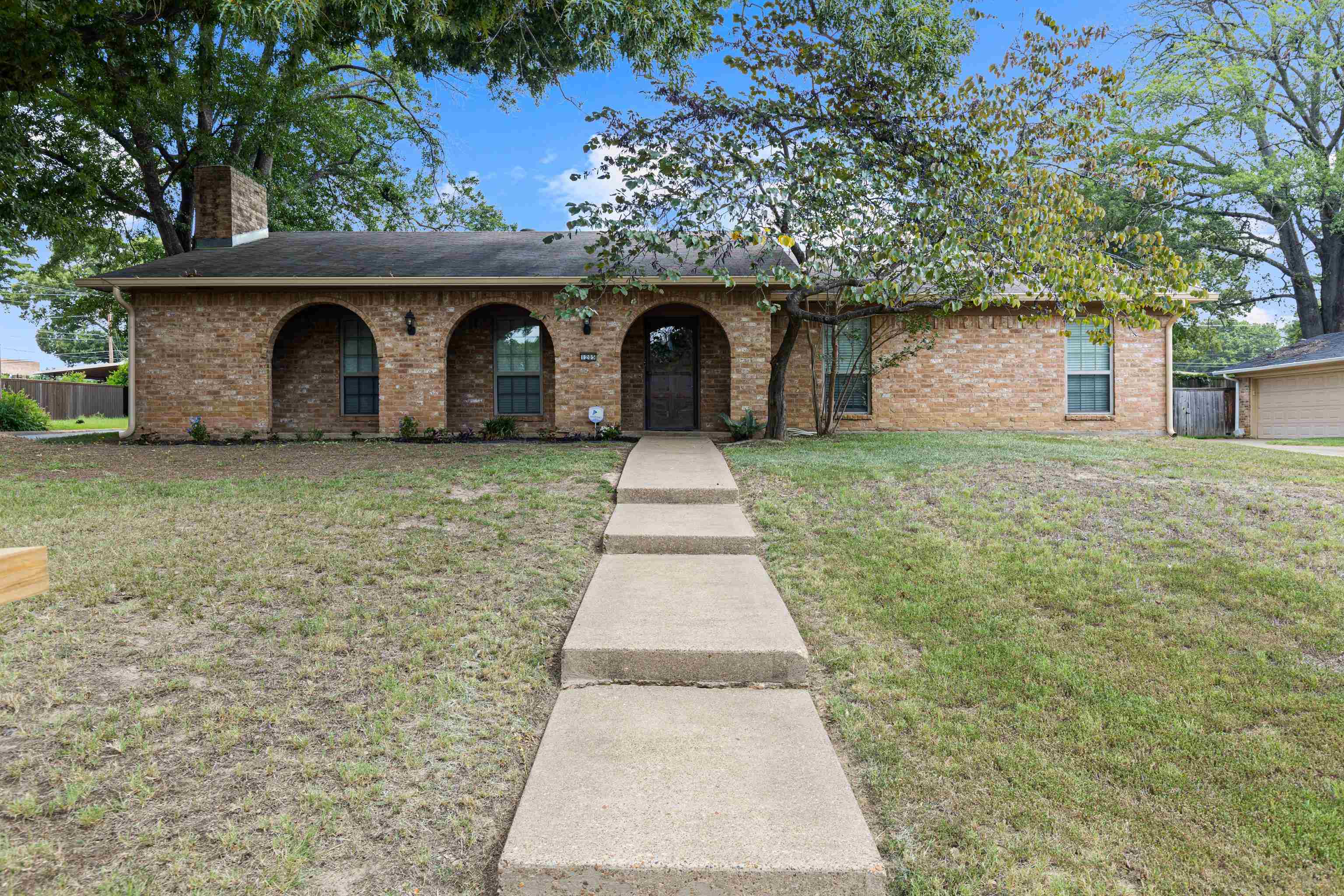 1205 Briarwood Ln — photo