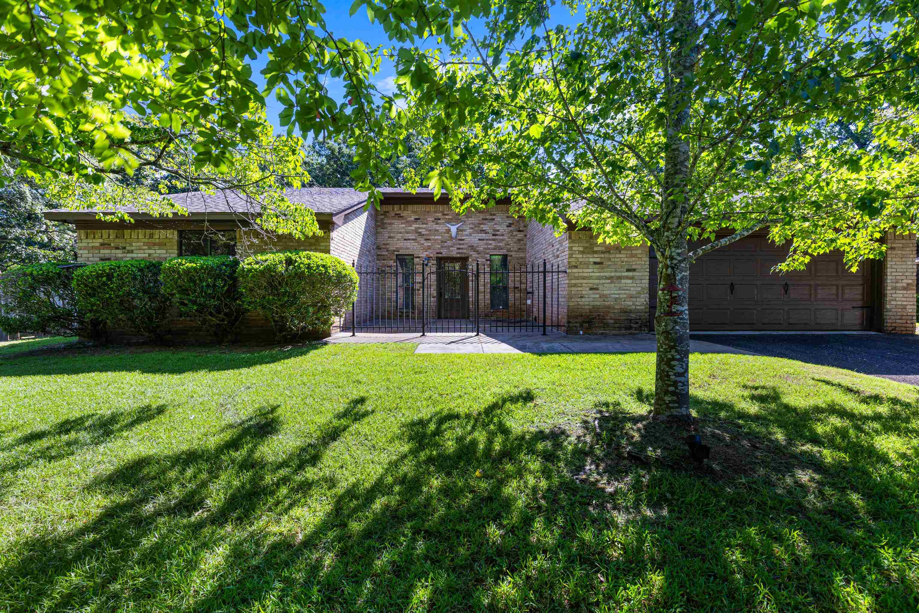 6339 Lakewood Drive — photo