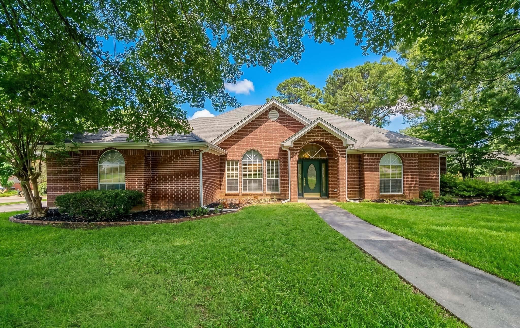 1302 Spring Tree Ln — photo