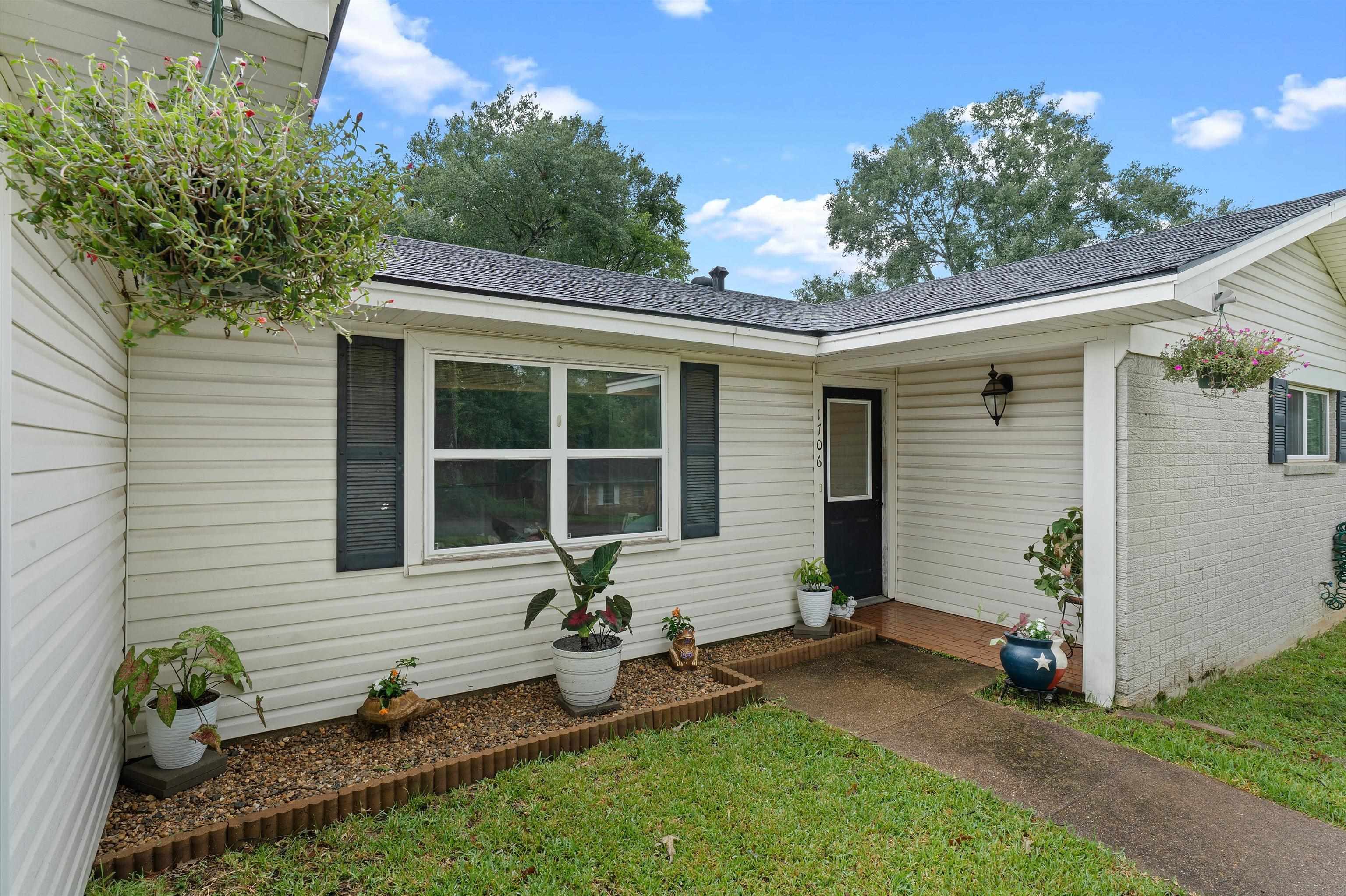 1706 Timberline Dr — photo