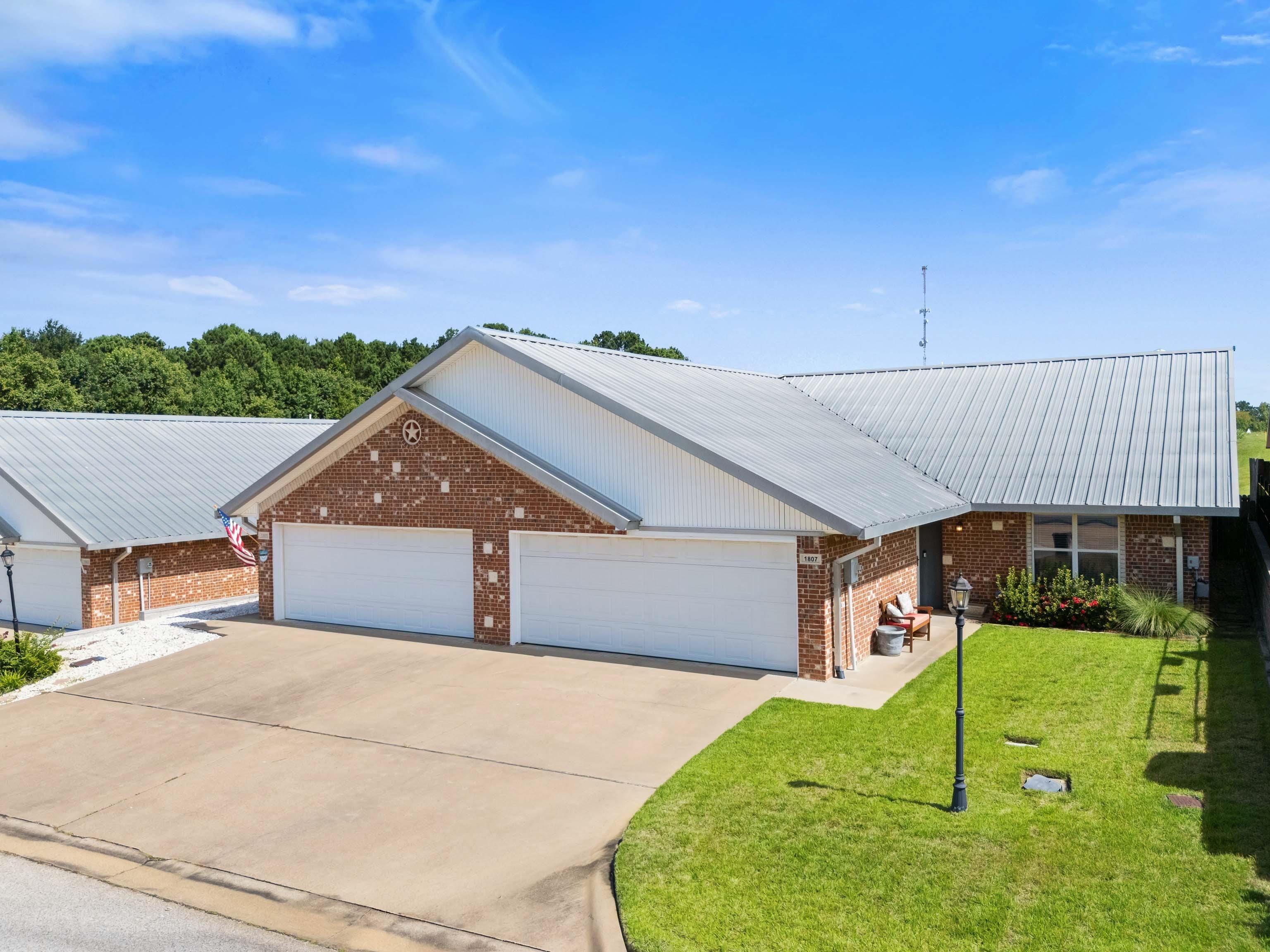 1807 Flagstone Dr — photo