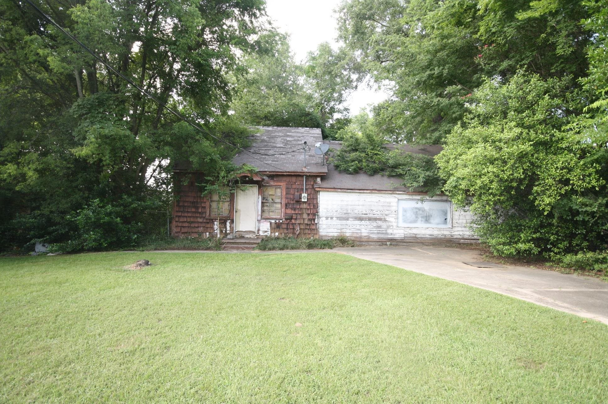 305 E Young St — photo