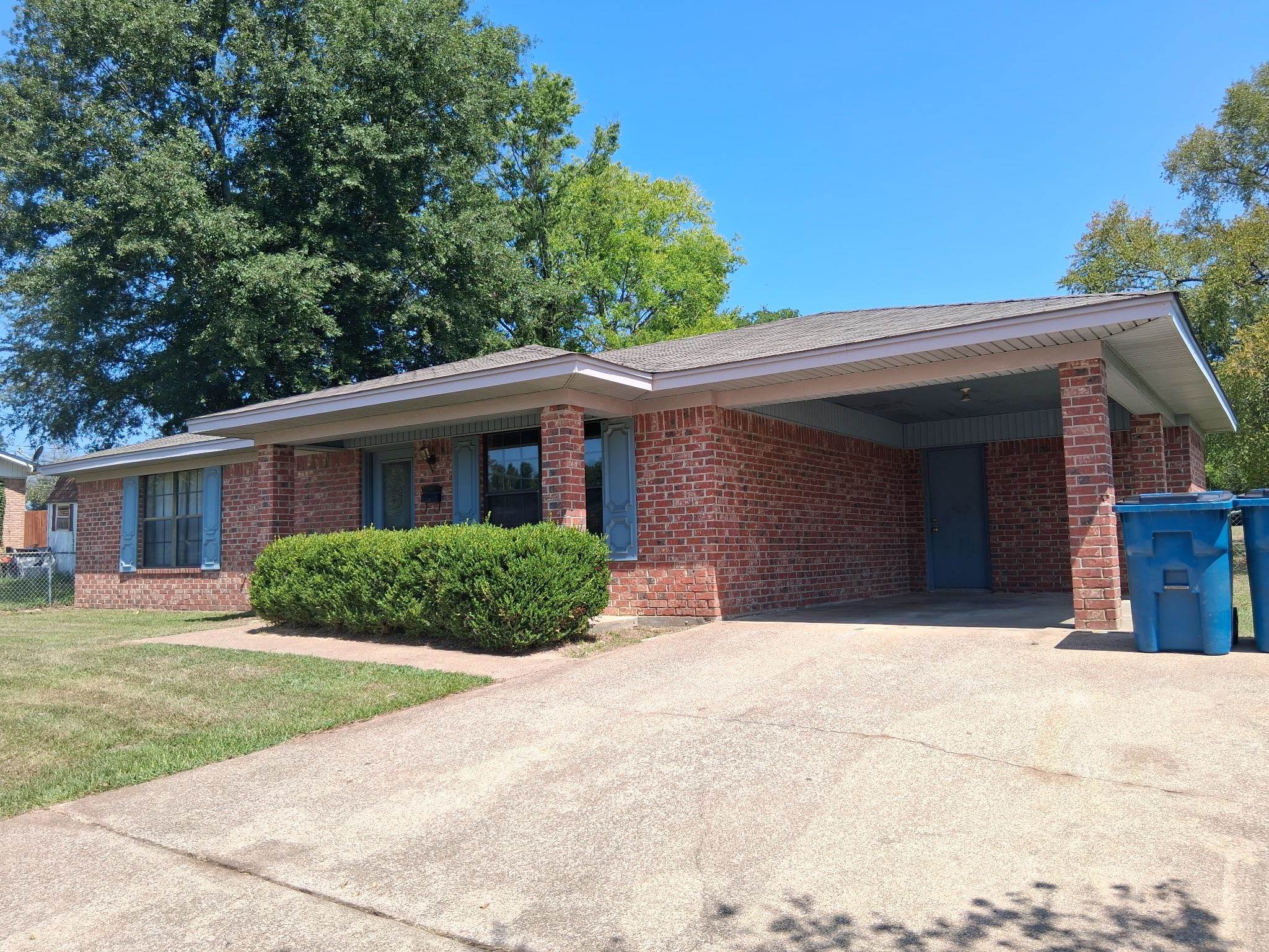 1302 Richardson — photo