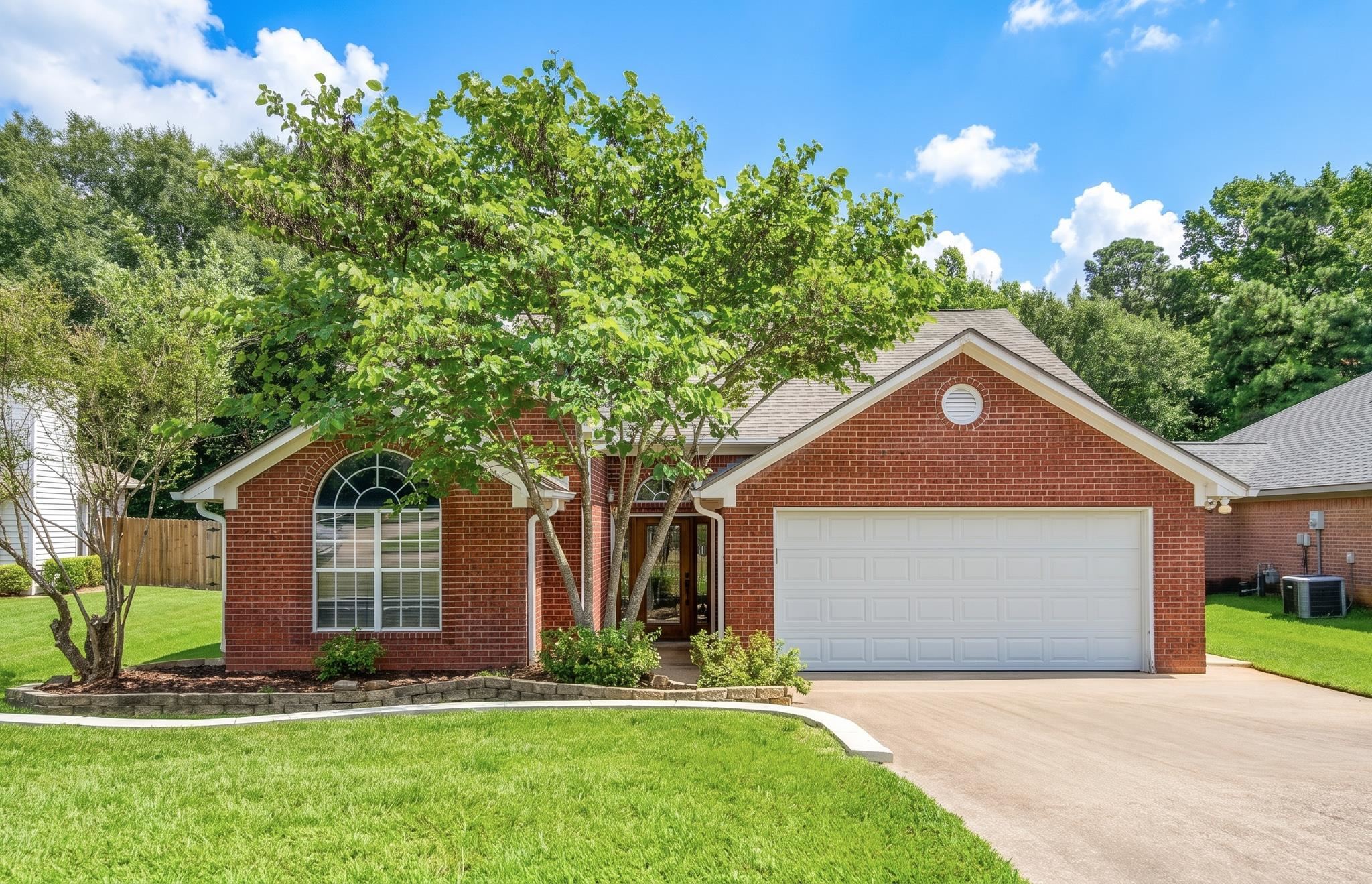 1208 Hummingbird Cir — photo