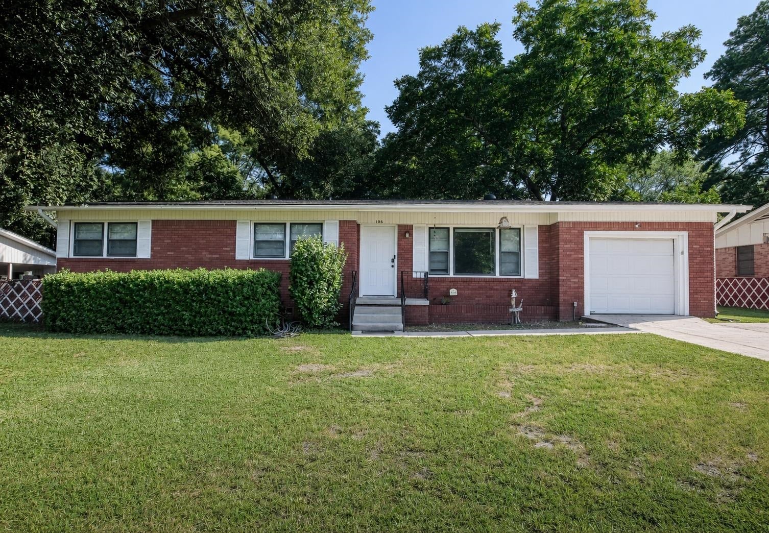 106 E Carolanne Blvd. — photo