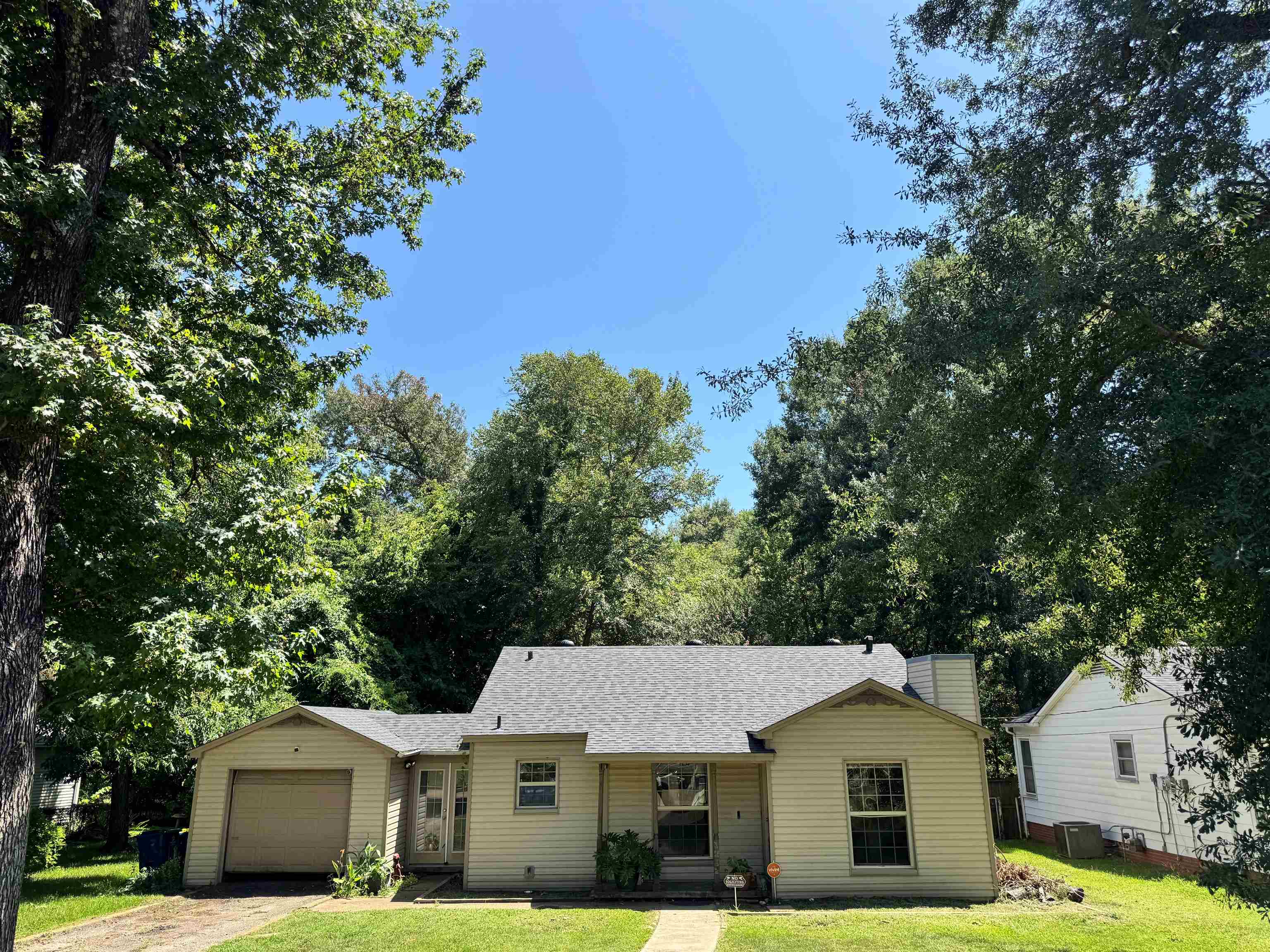 1212 E Lantrip — photo