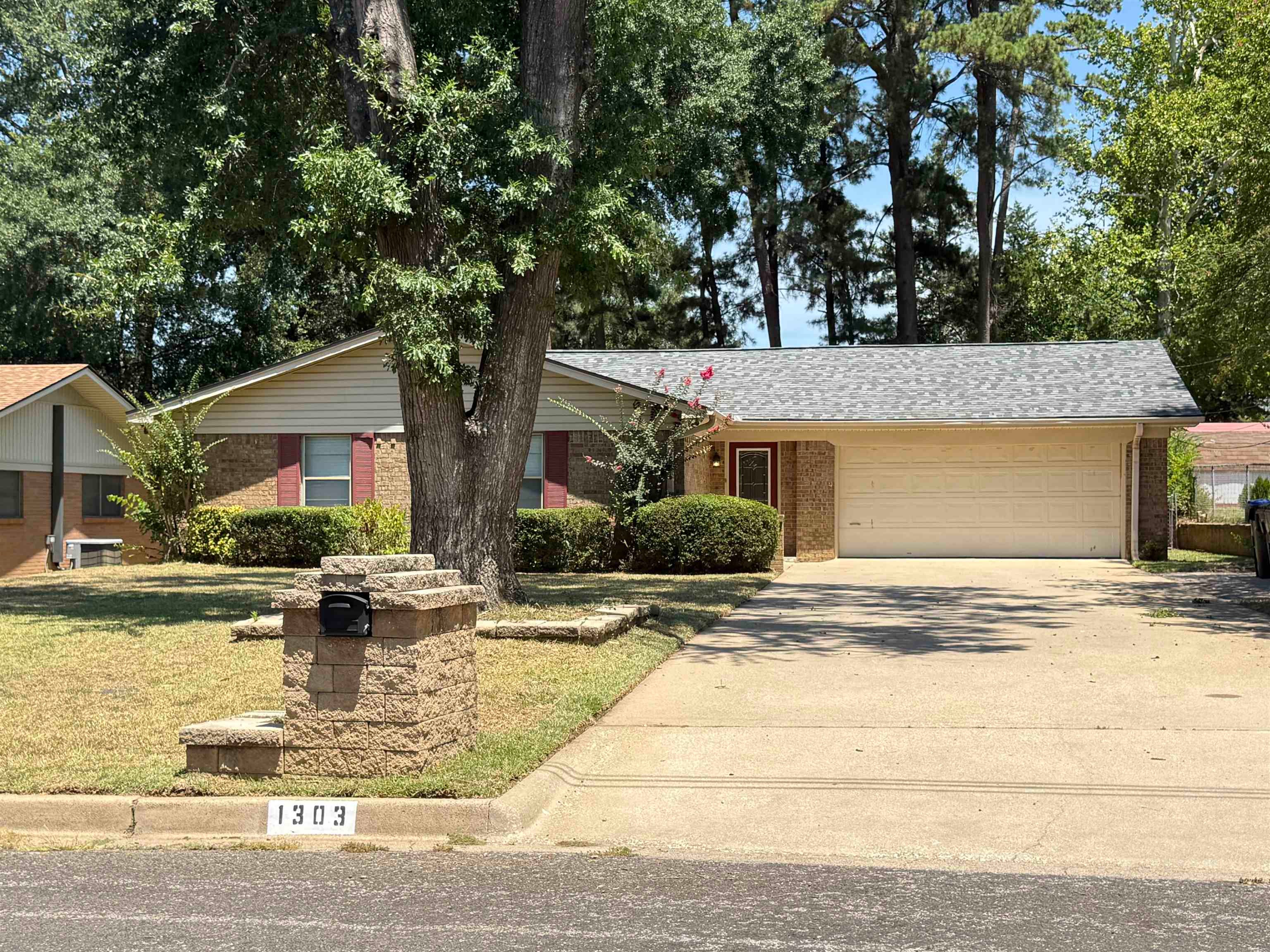 1303 Colgate Dr — photo