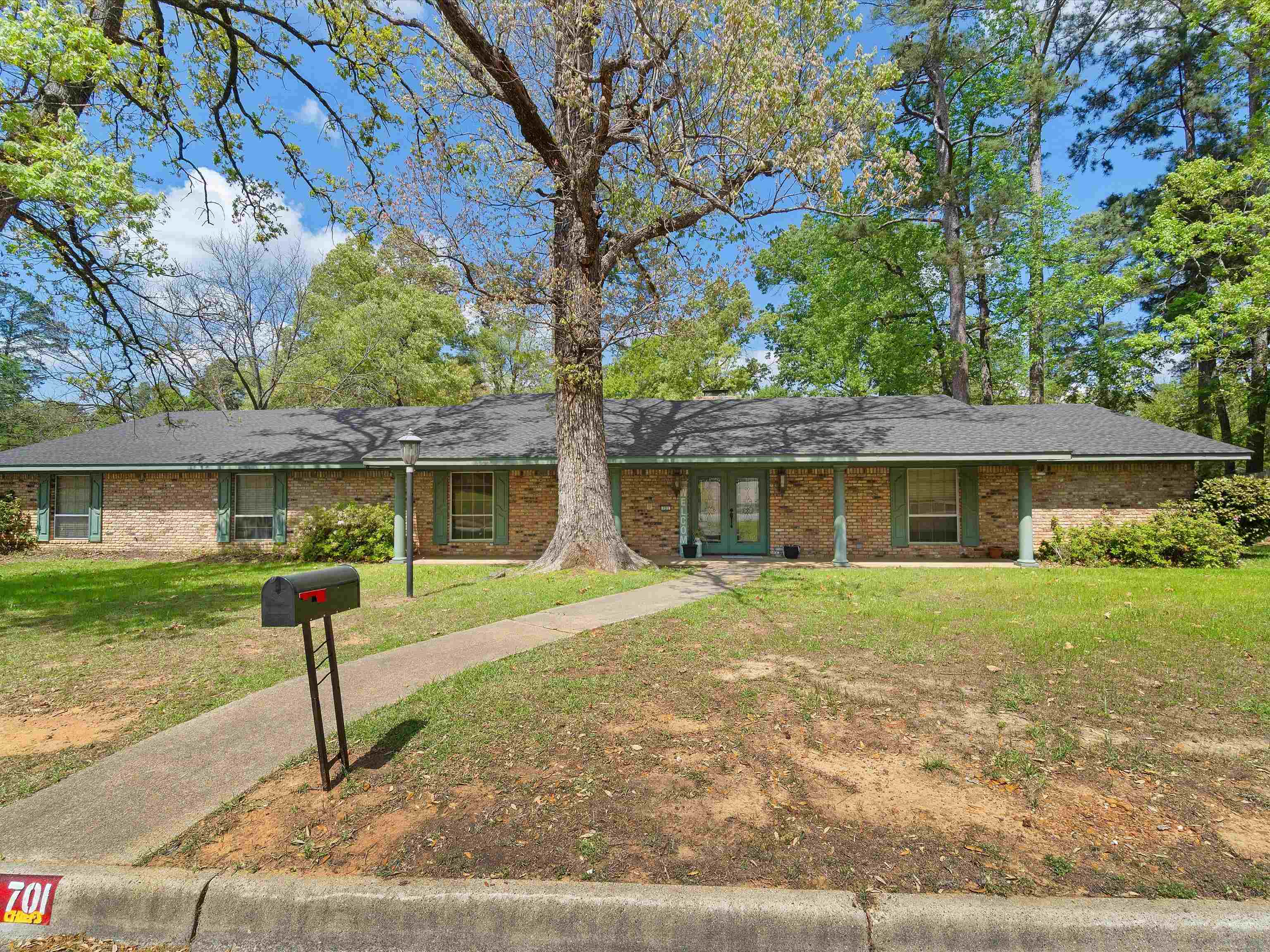 701 Eden Dr. — photo