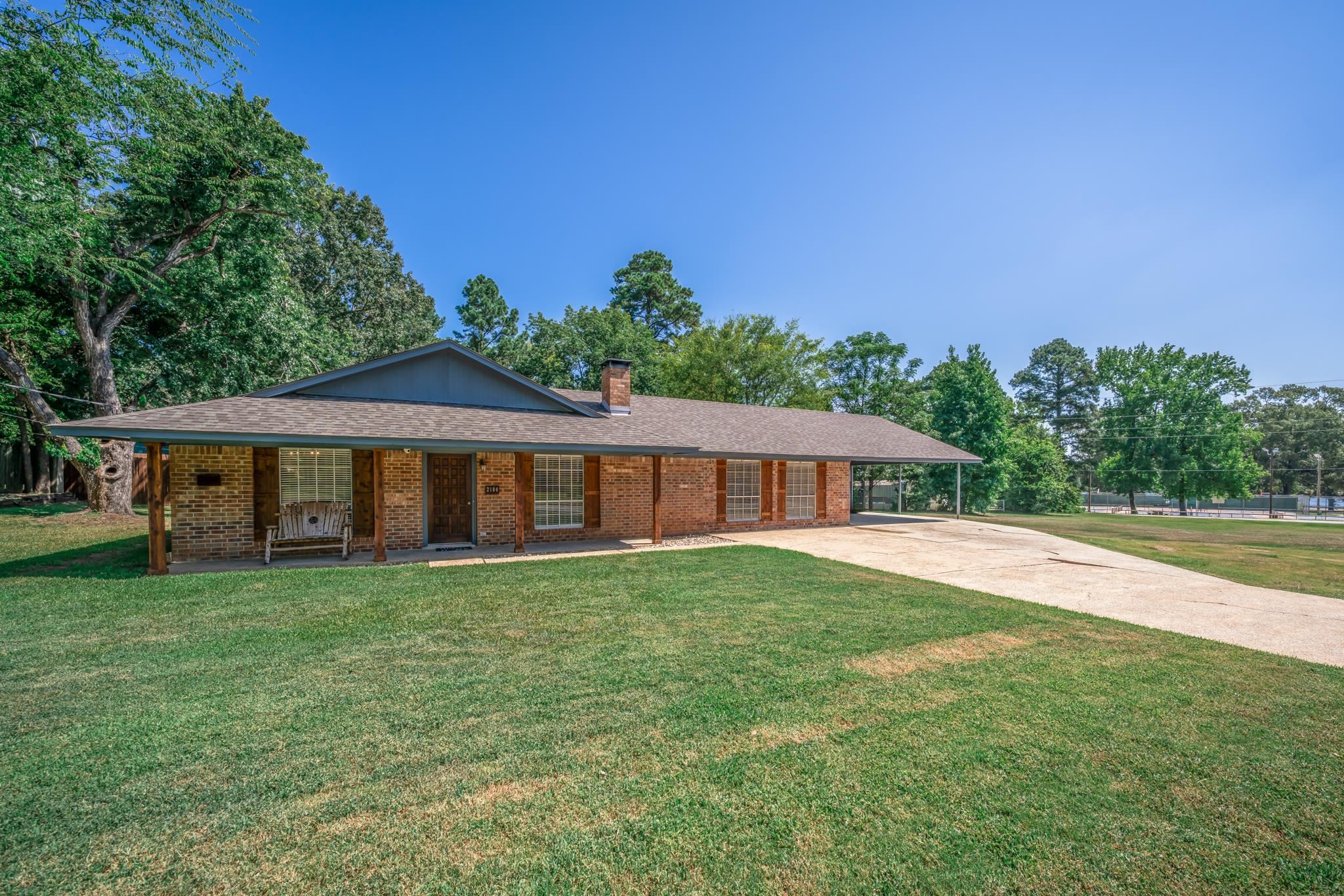 2104 Woodbine Dr. — photo