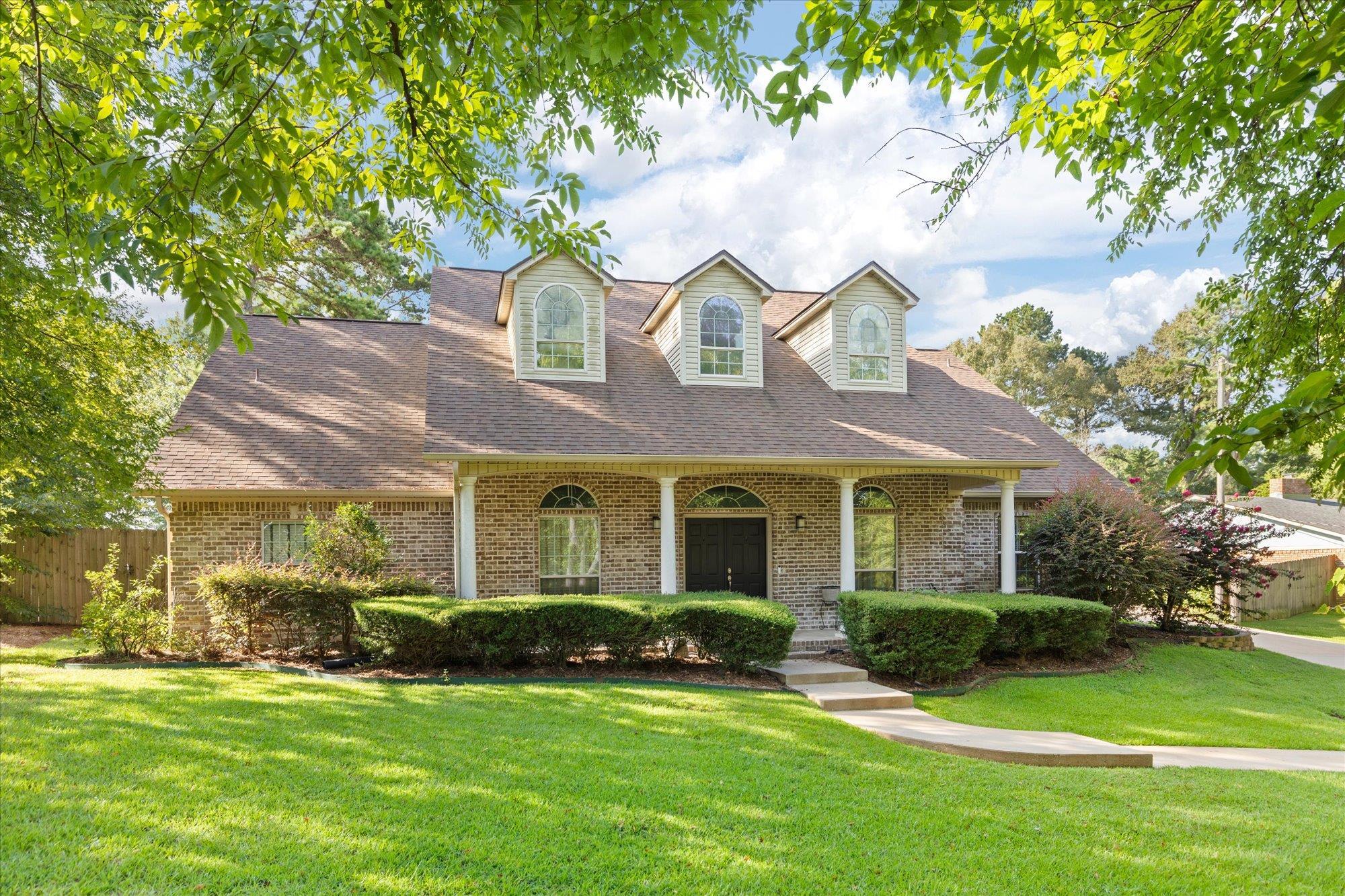 821 Shadowood Drive — photo