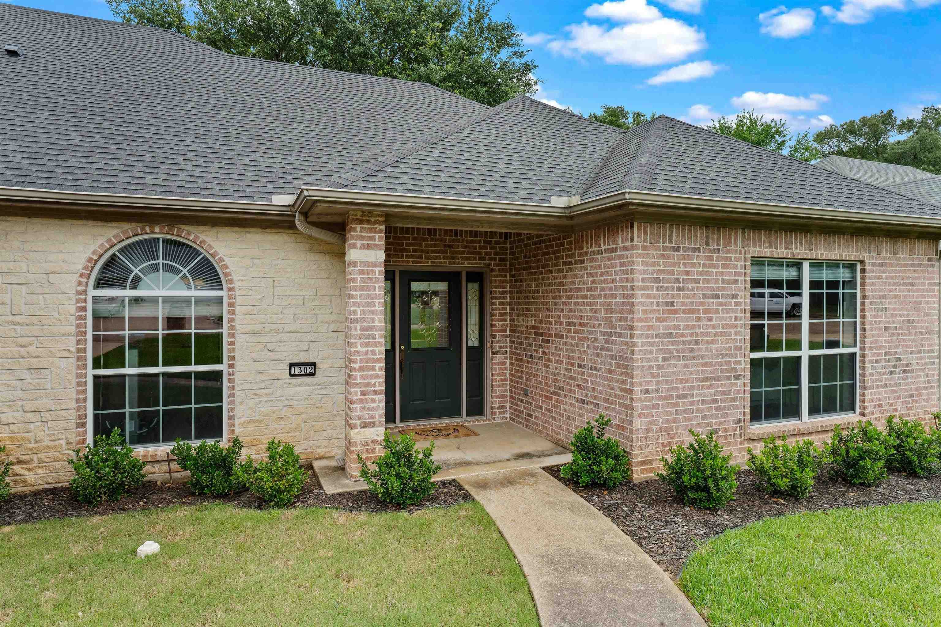 1302 Casandra, Longview, TX 75605 — photo 2