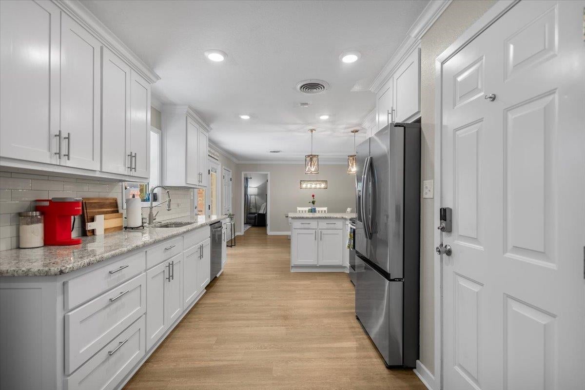 1011 Forrest Ln — photo