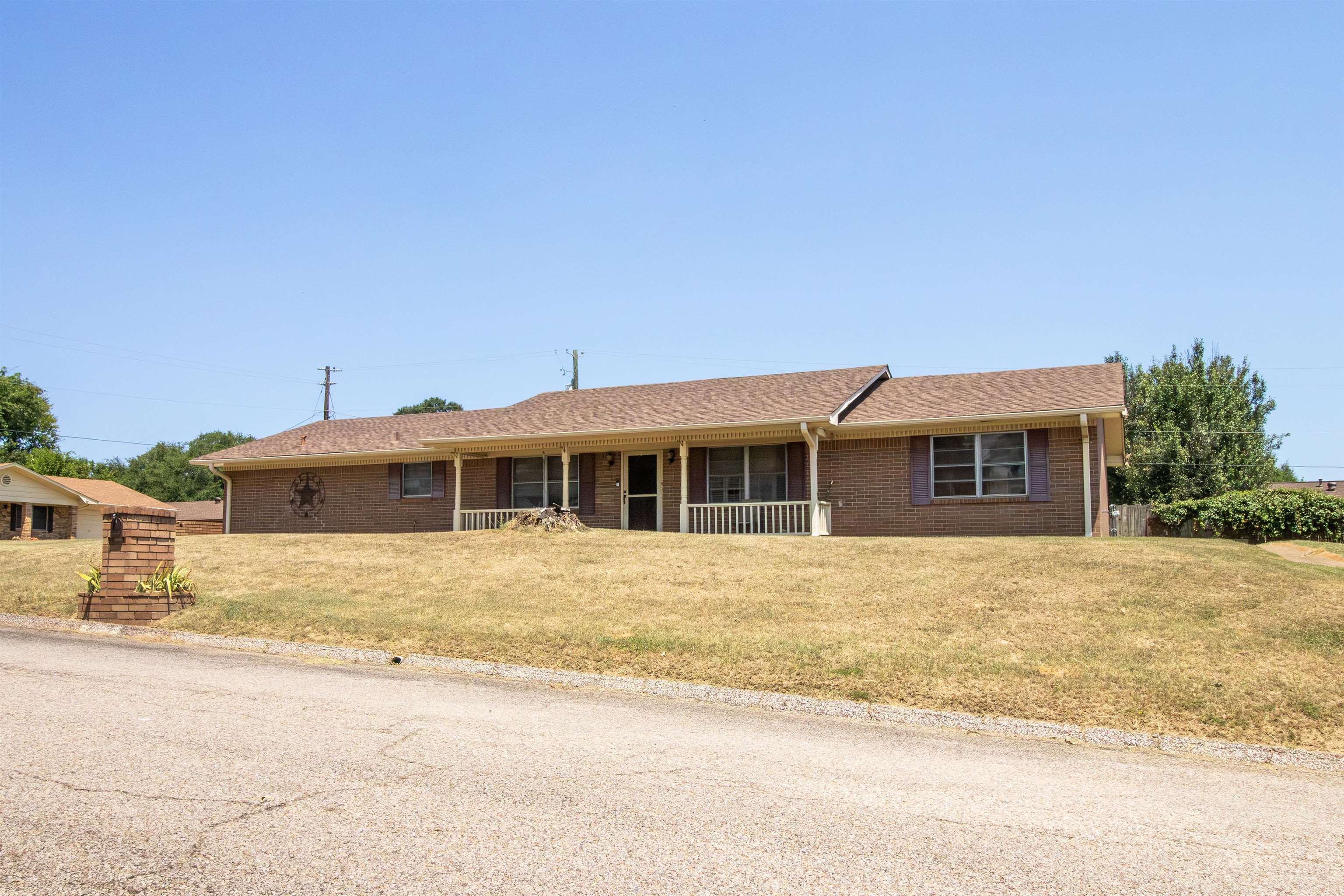 301 E Nancy Street, White Oak, TX 75693 — photo 2