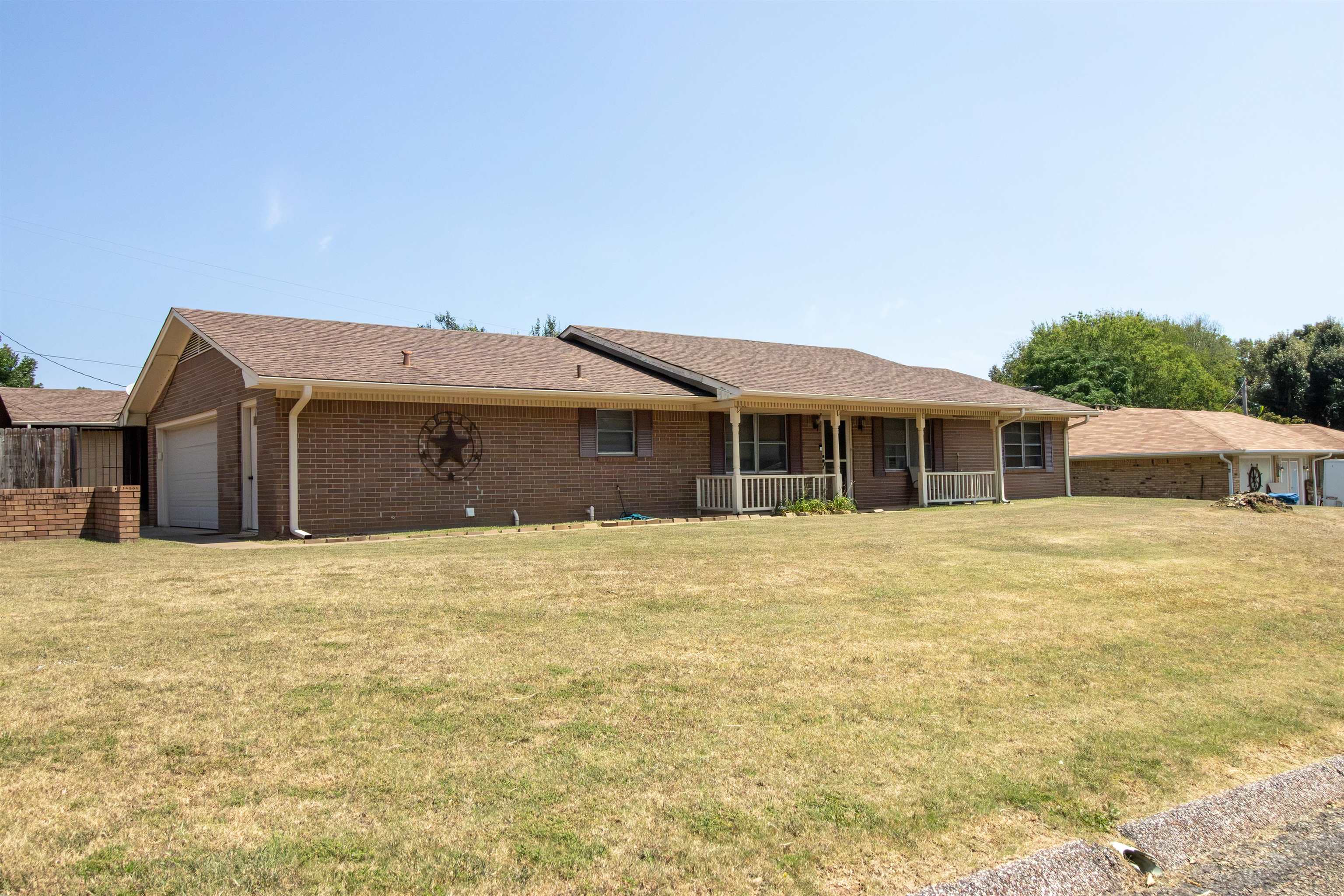 301 E Nancy Street, White Oak, TX 75693 — photo 3