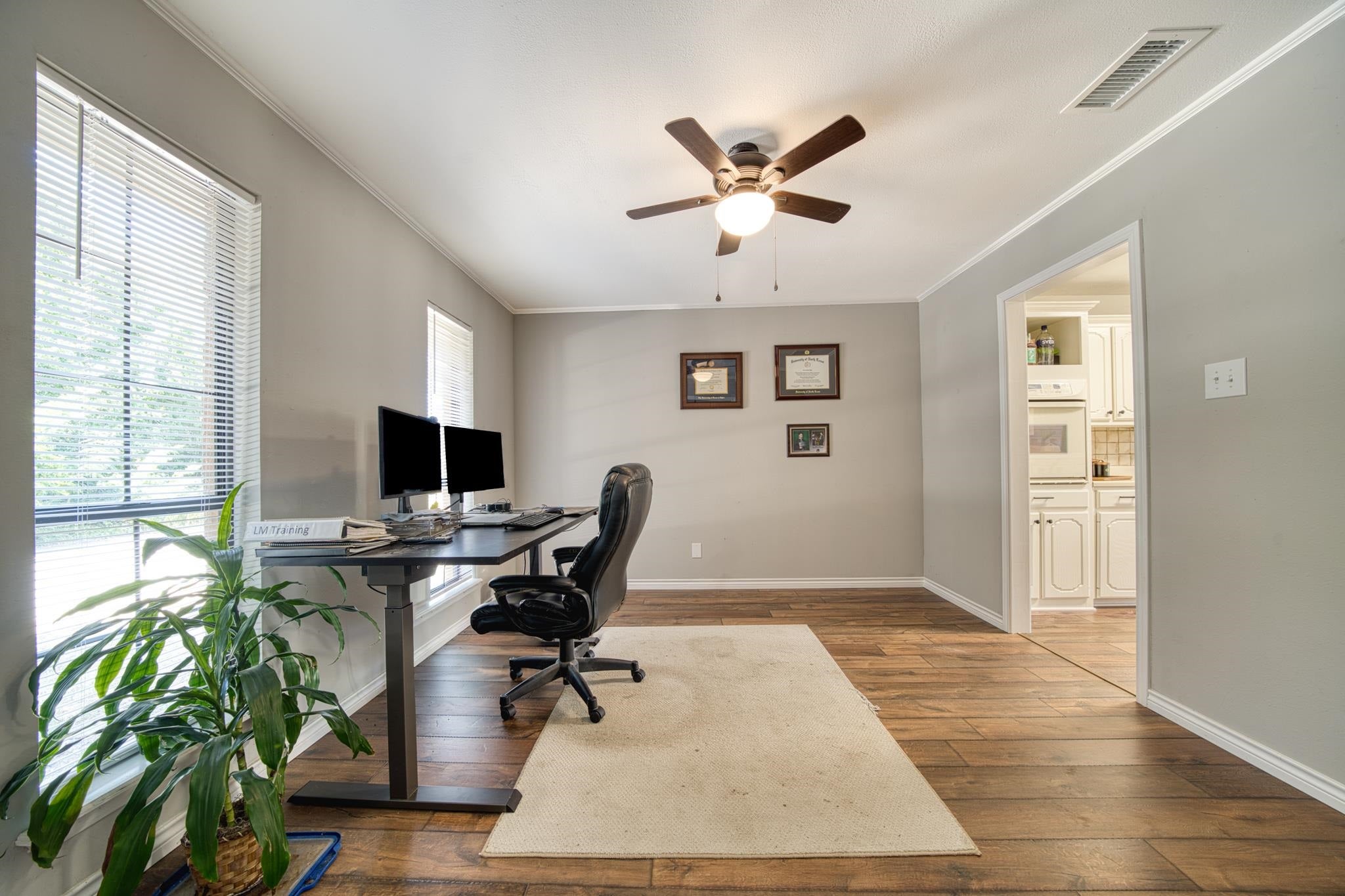 608 W Sunnyside Drive — photo