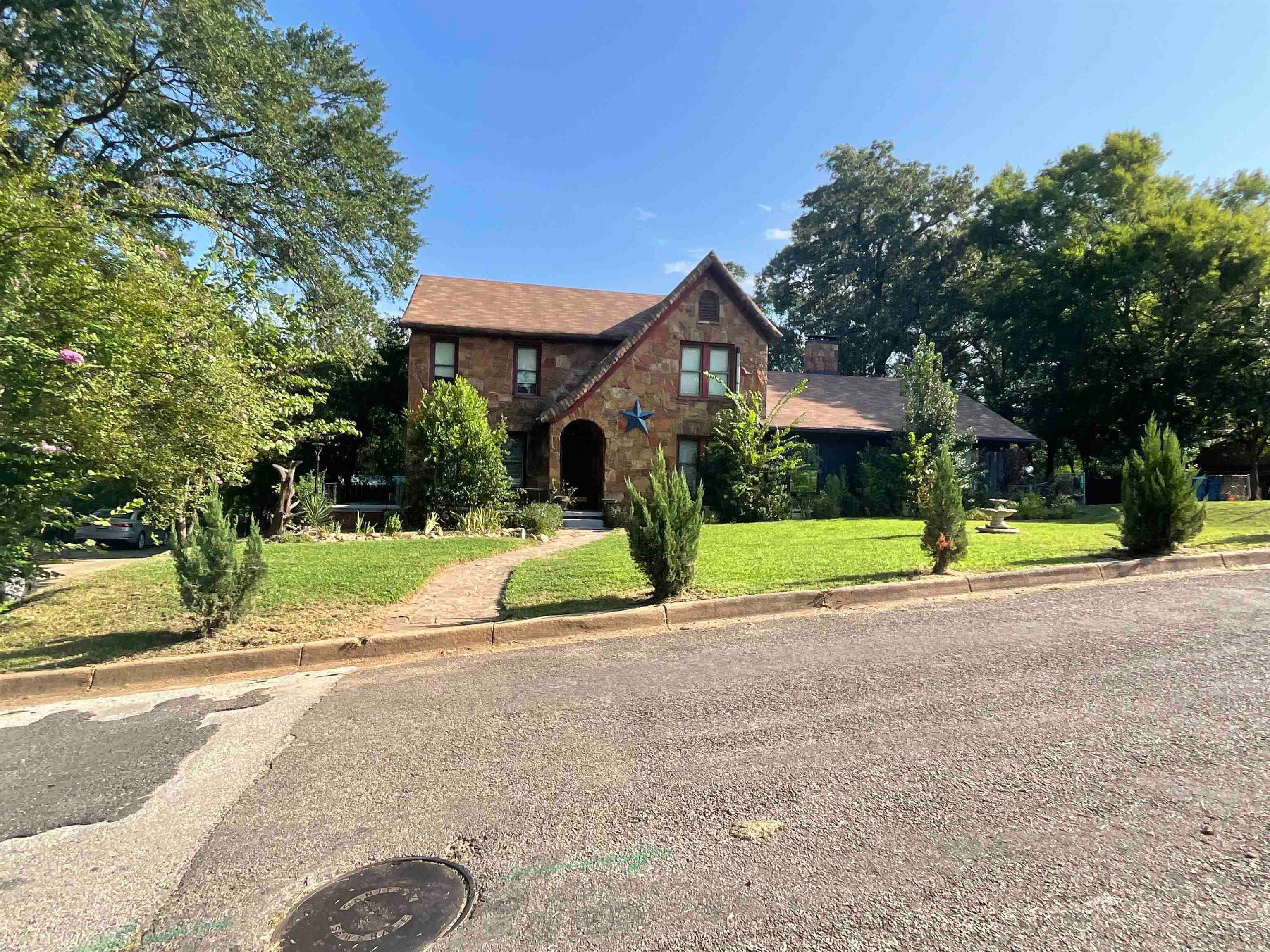 109 Henley Perry — photo