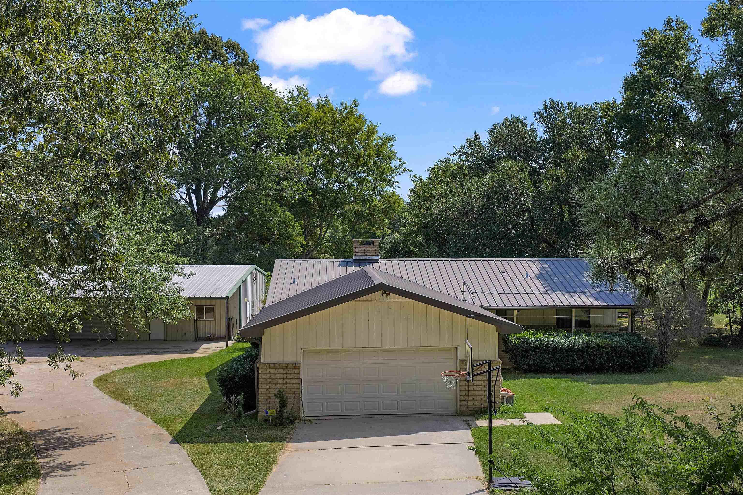 933 S FM 348 — photo