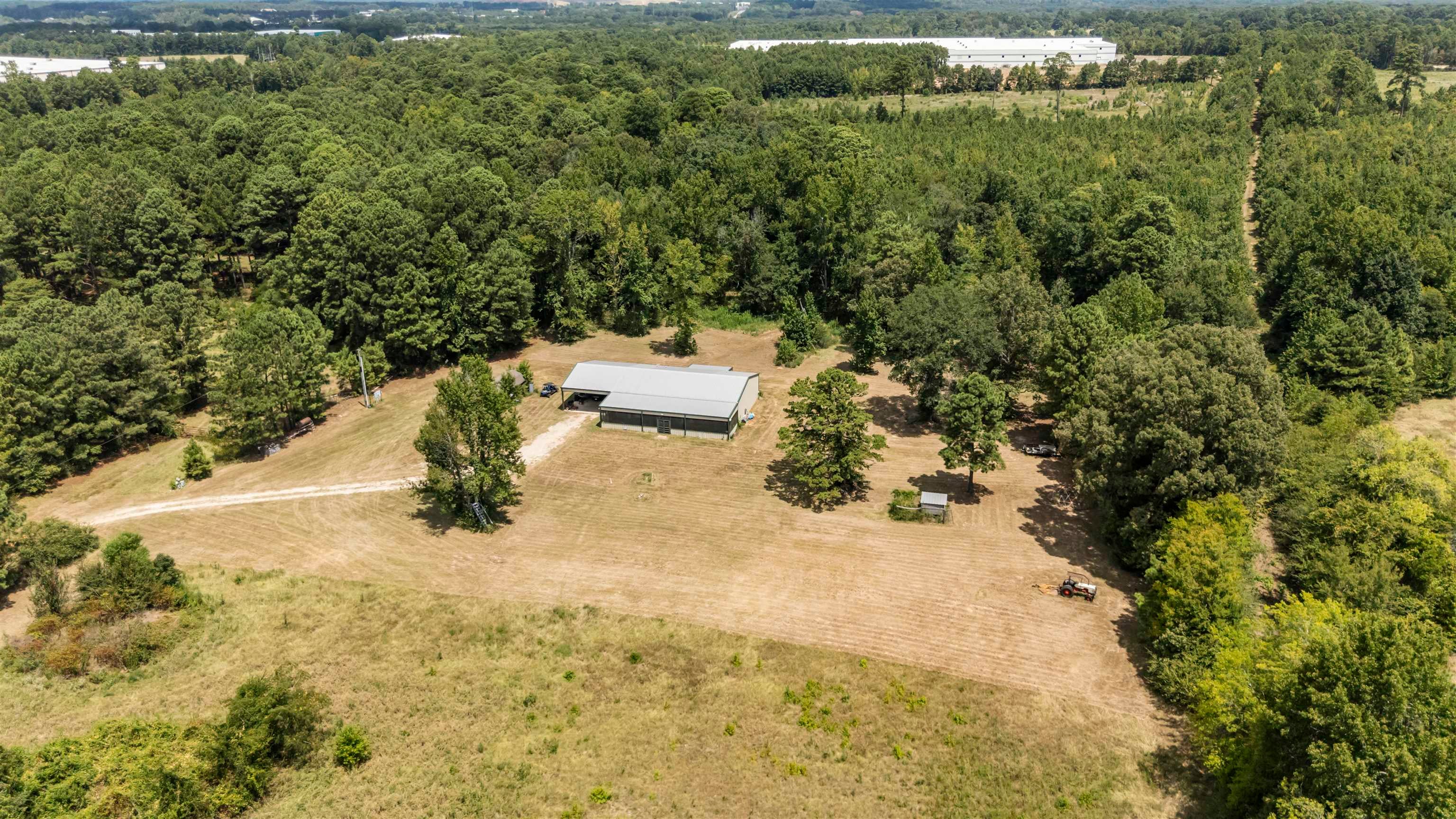 4565 Airport Rd — photo