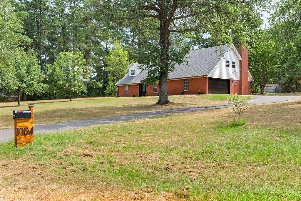 1004 Sunset Drive — photo
