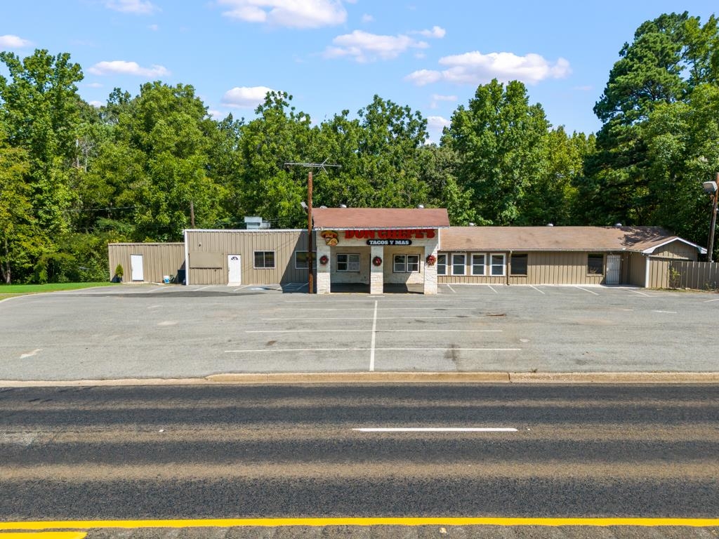 613 Highway 31 E — photo