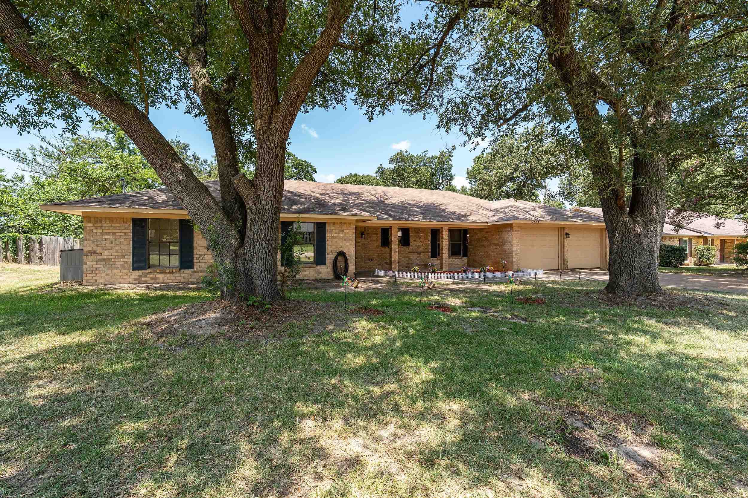 2814 Pineview — photo