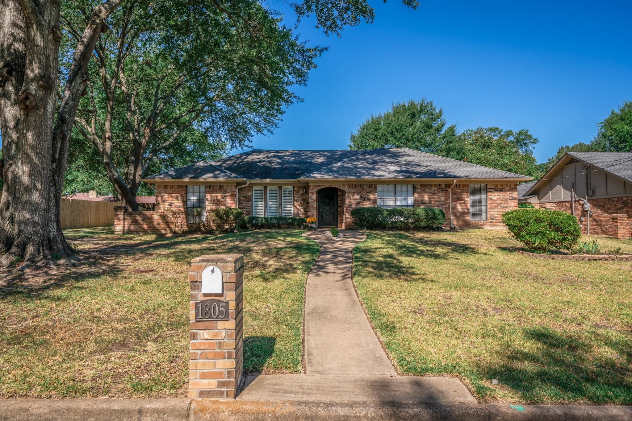 1805 Northpark Cir. — photo